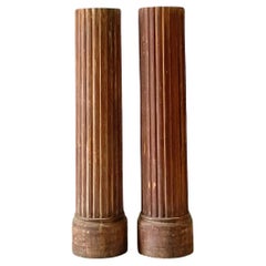 Paire de colonnes en bois primitif patiné Boho Vintage - une paire