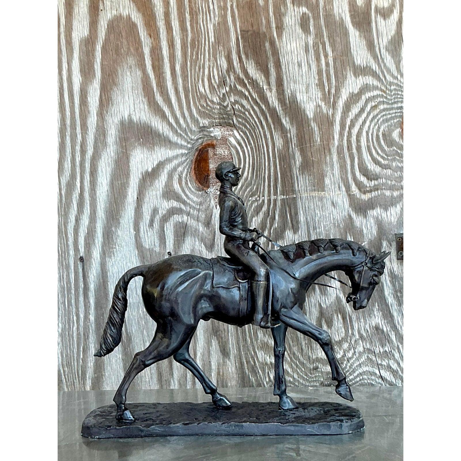 Scultura di cavaliere e cavallo patinata vintage Boho In condizioni buone in vendita a West Palm Beach, FL
