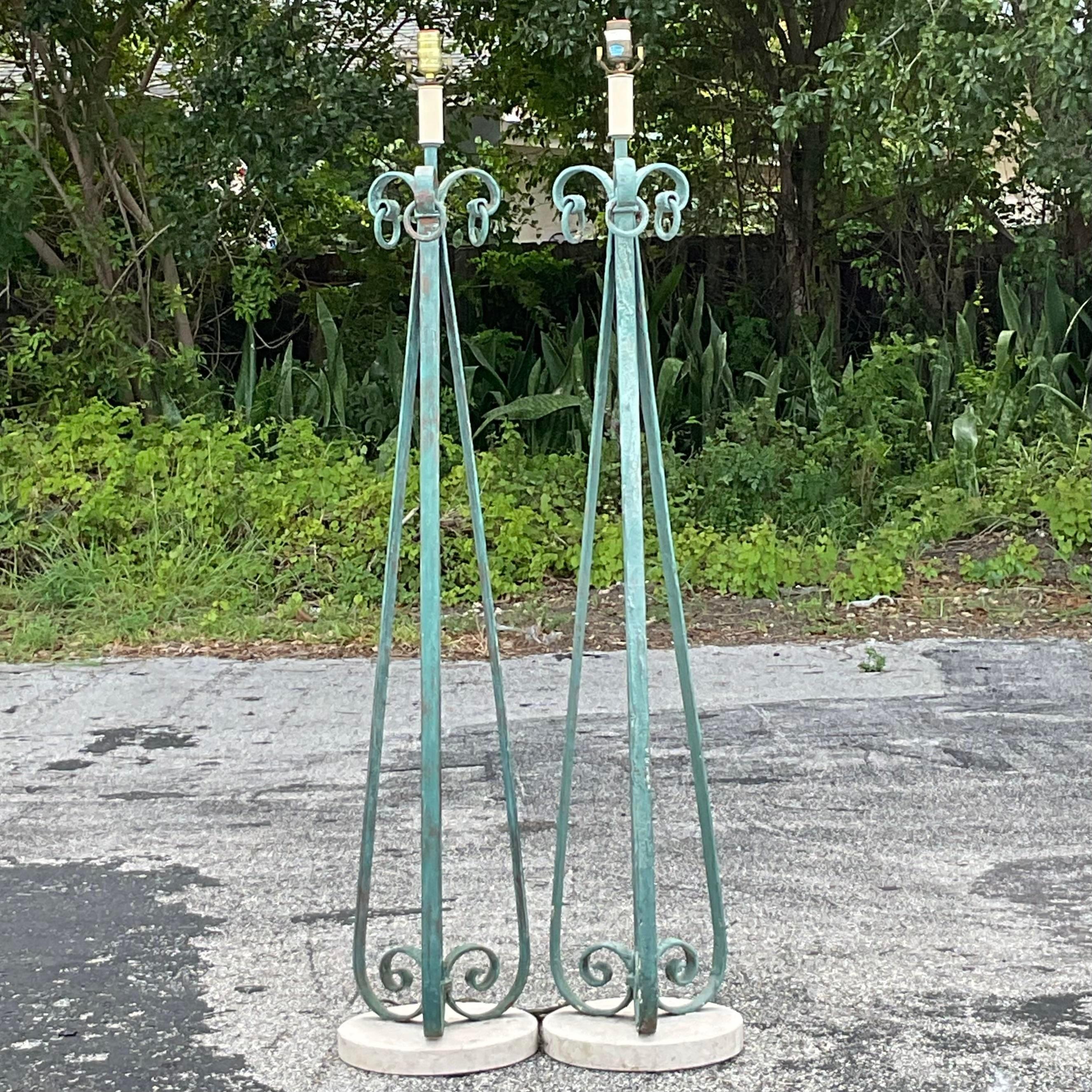 Americano Lampade da terra ad anello patinate vintage Boho - una coppia in vendita