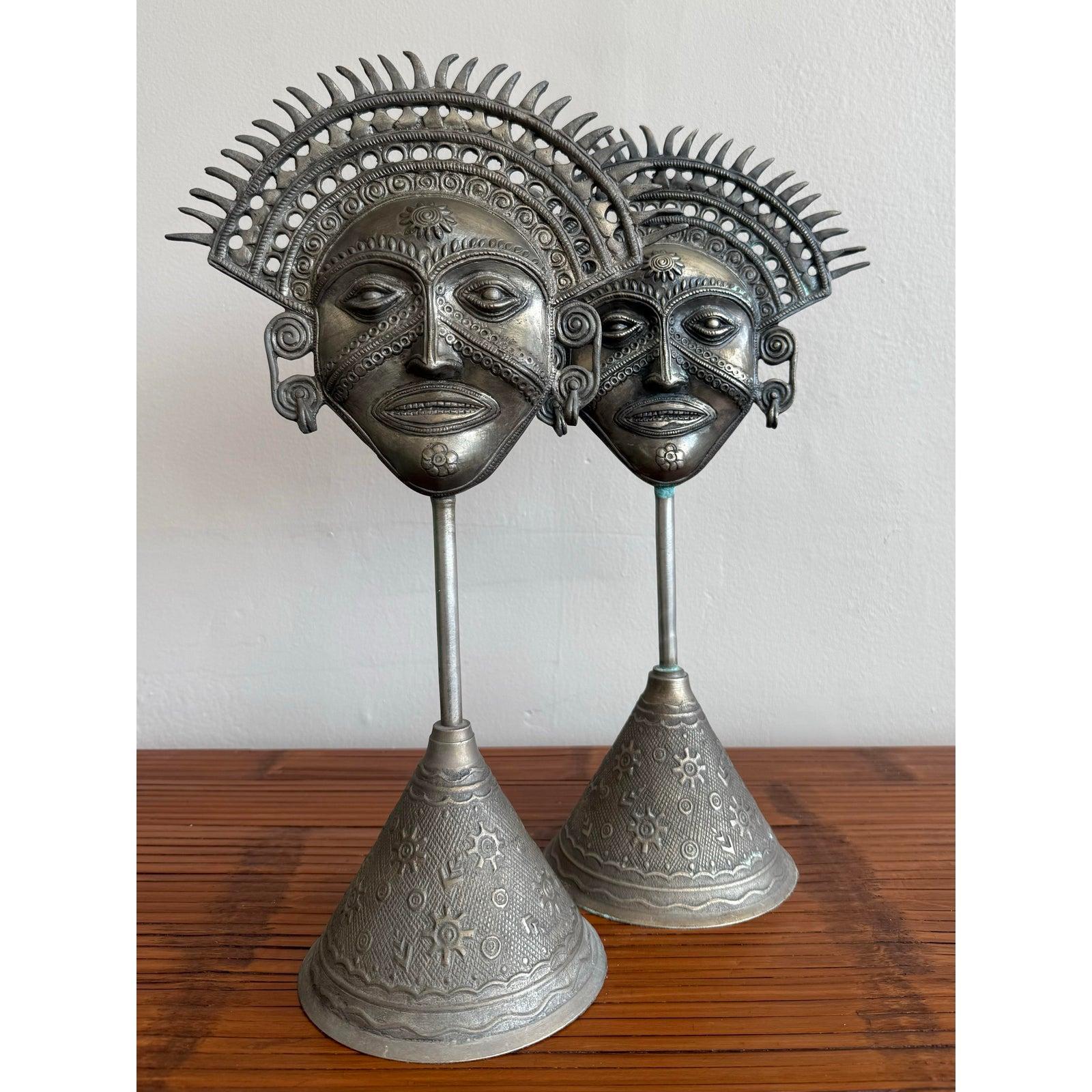 Tribale Statue di Dio del Sole Patinate Boho d'epoca - Set di 2 in vendita