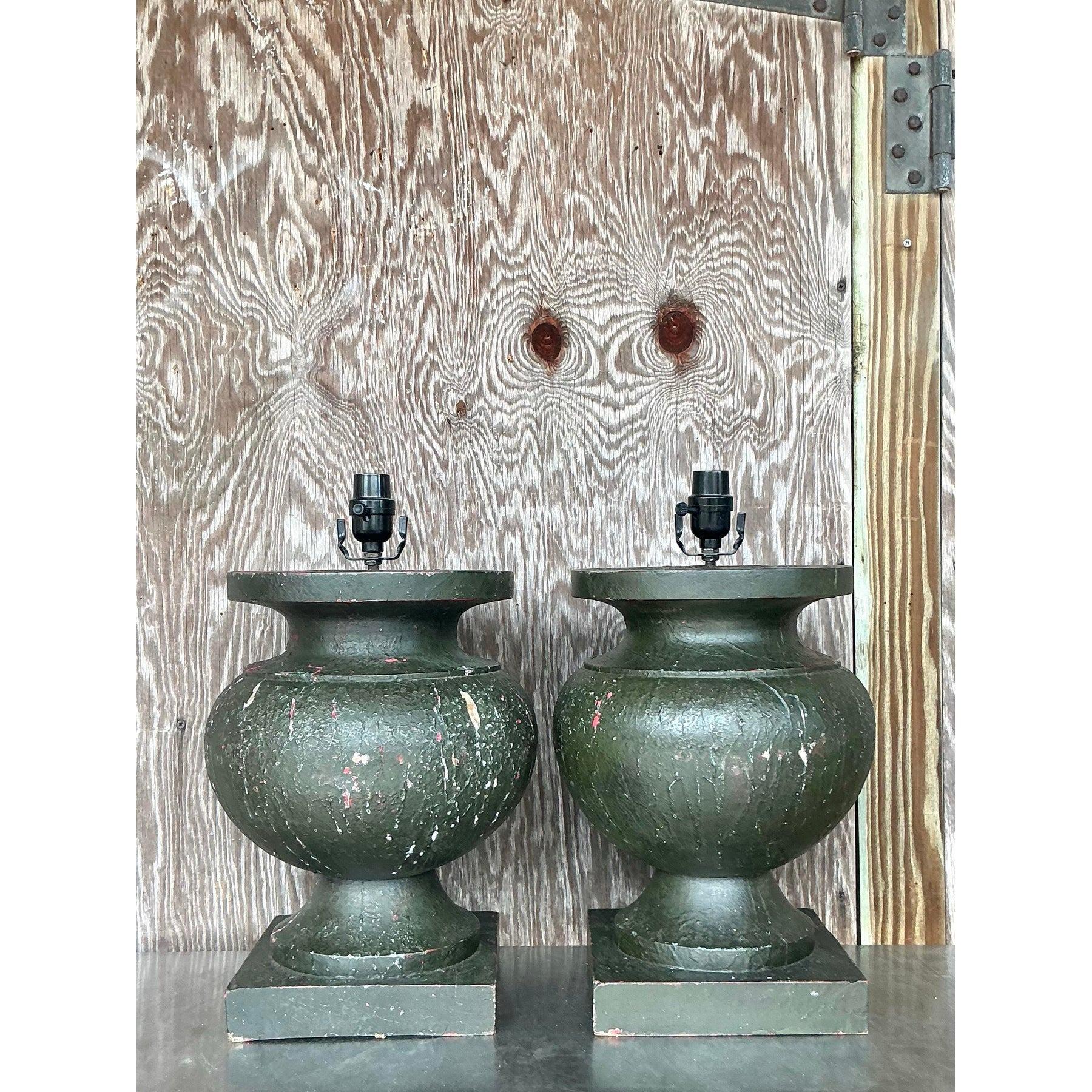 Paire de lampes vintage Boho en bois tourné patiné en vente 3