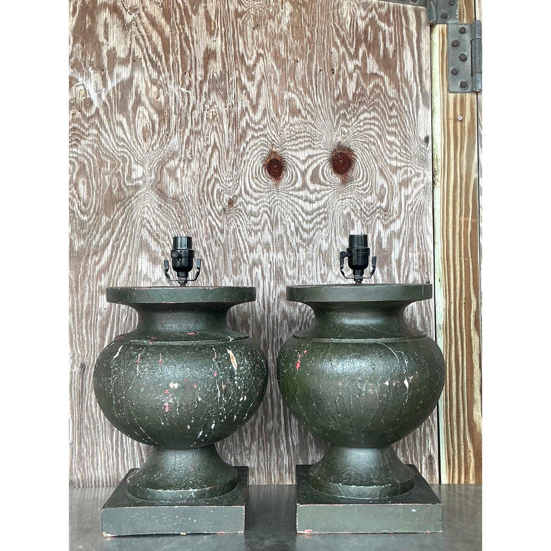 Paire de lampes vintage Boho en bois tourné patiné en vente 4