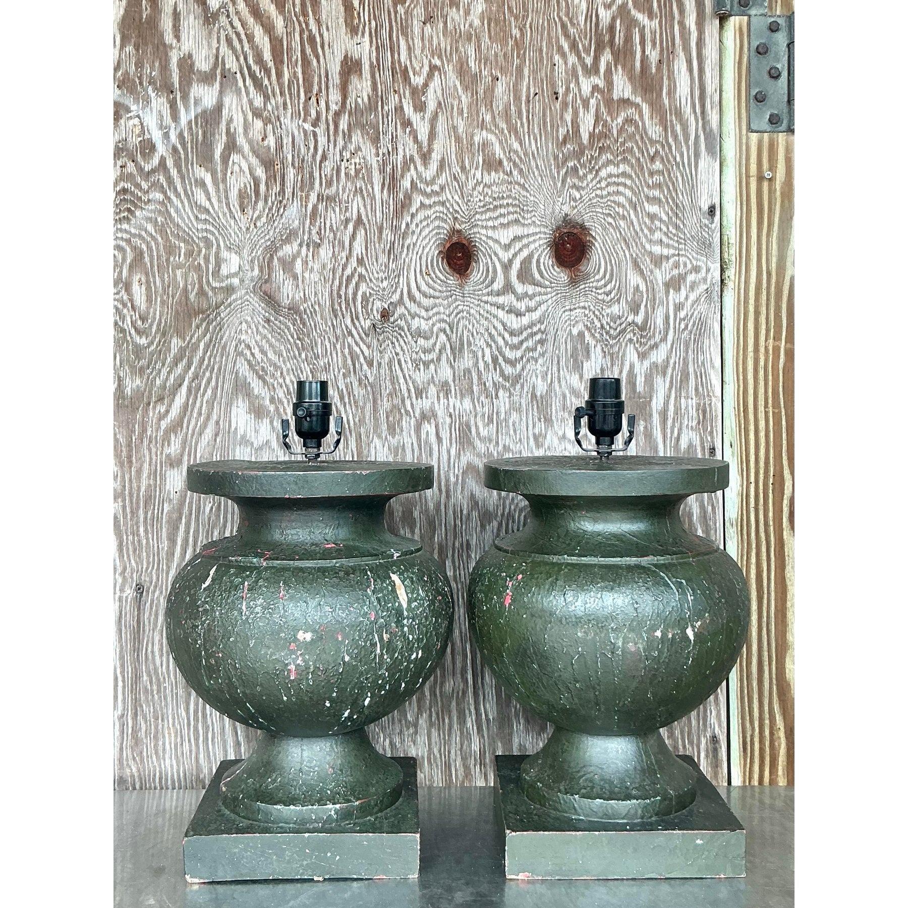 Rustique Paire de lampes vintage Boho en bois tourné patiné en vente