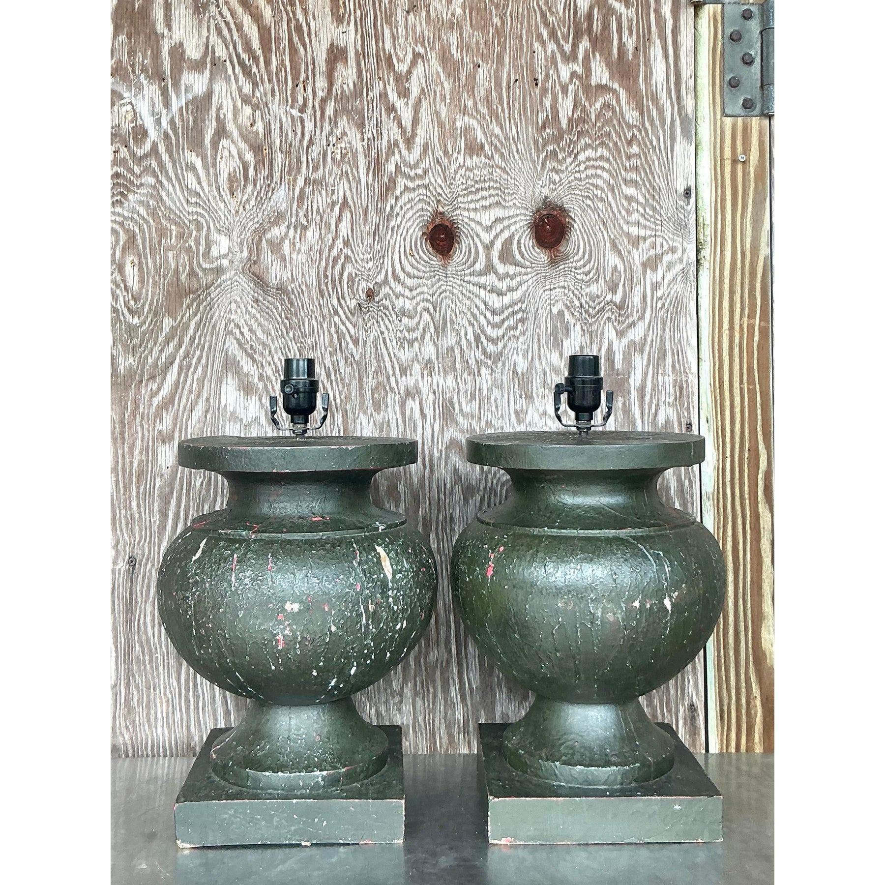 20ième siècle Paire de lampes vintage Boho en bois tourné patiné en vente
