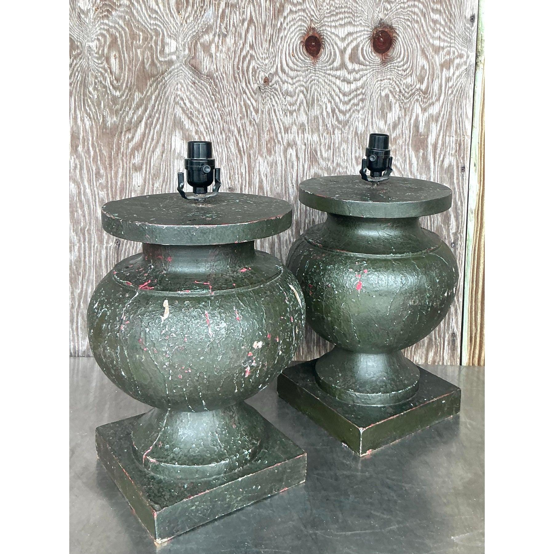 Bois Paire de lampes vintage Boho en bois tourné patiné en vente