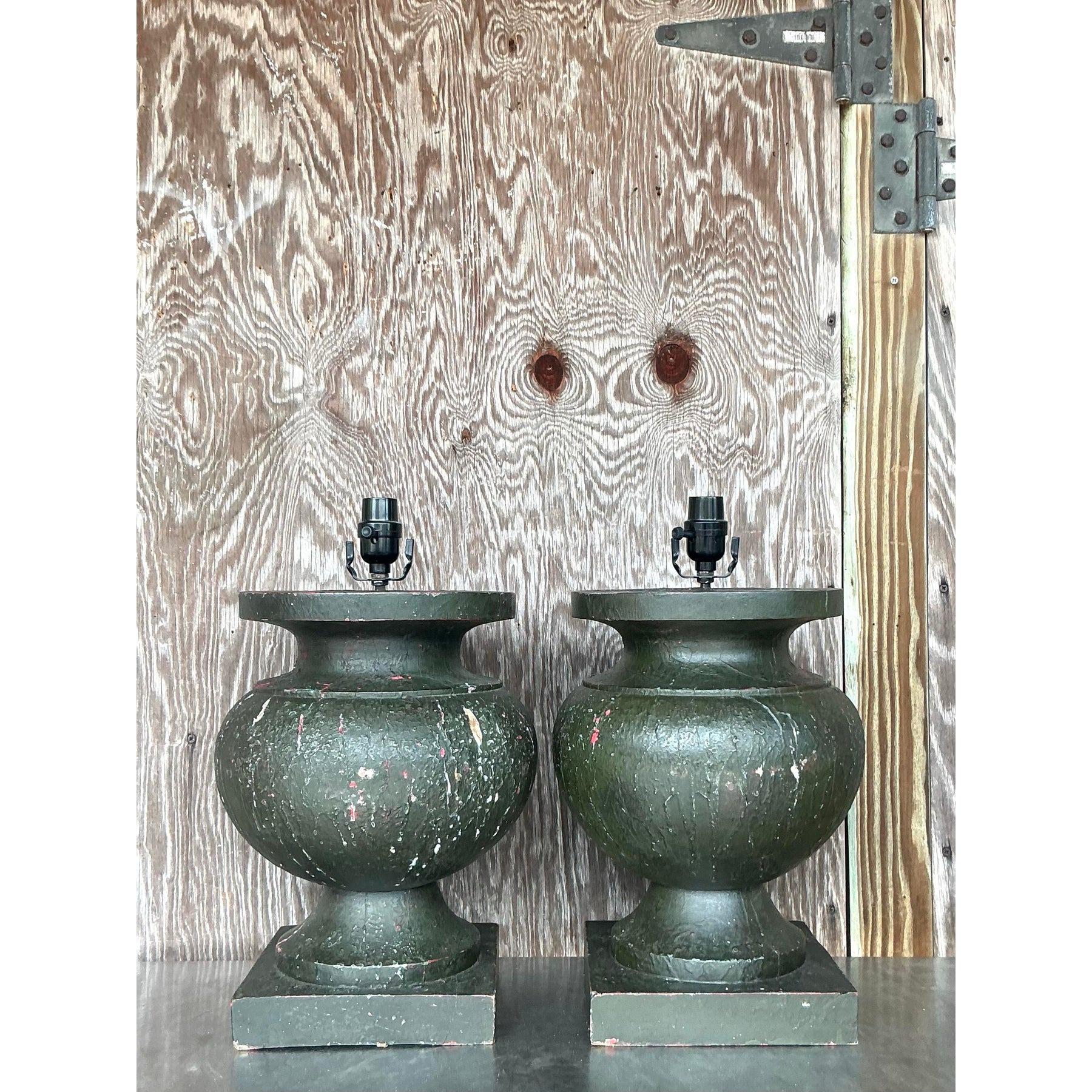 Paire de lampes vintage Boho en bois tourné patiné en vente 1