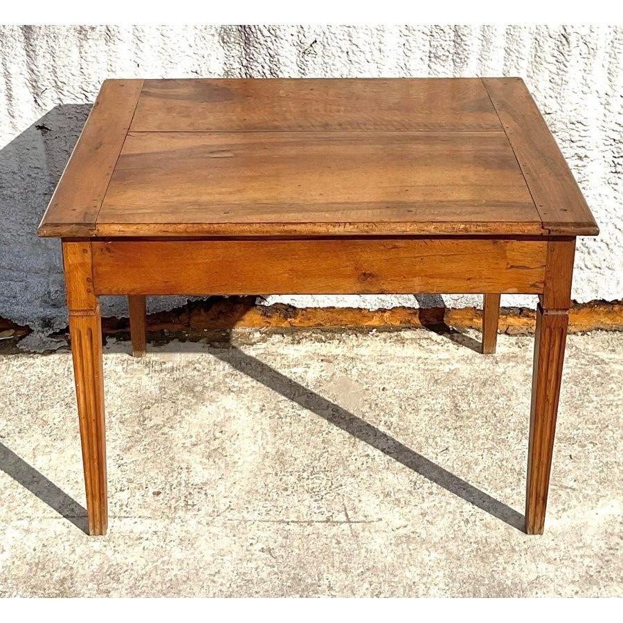 20ième siècle Table de ferme vintage boho patinée à deux tiroirs en vente