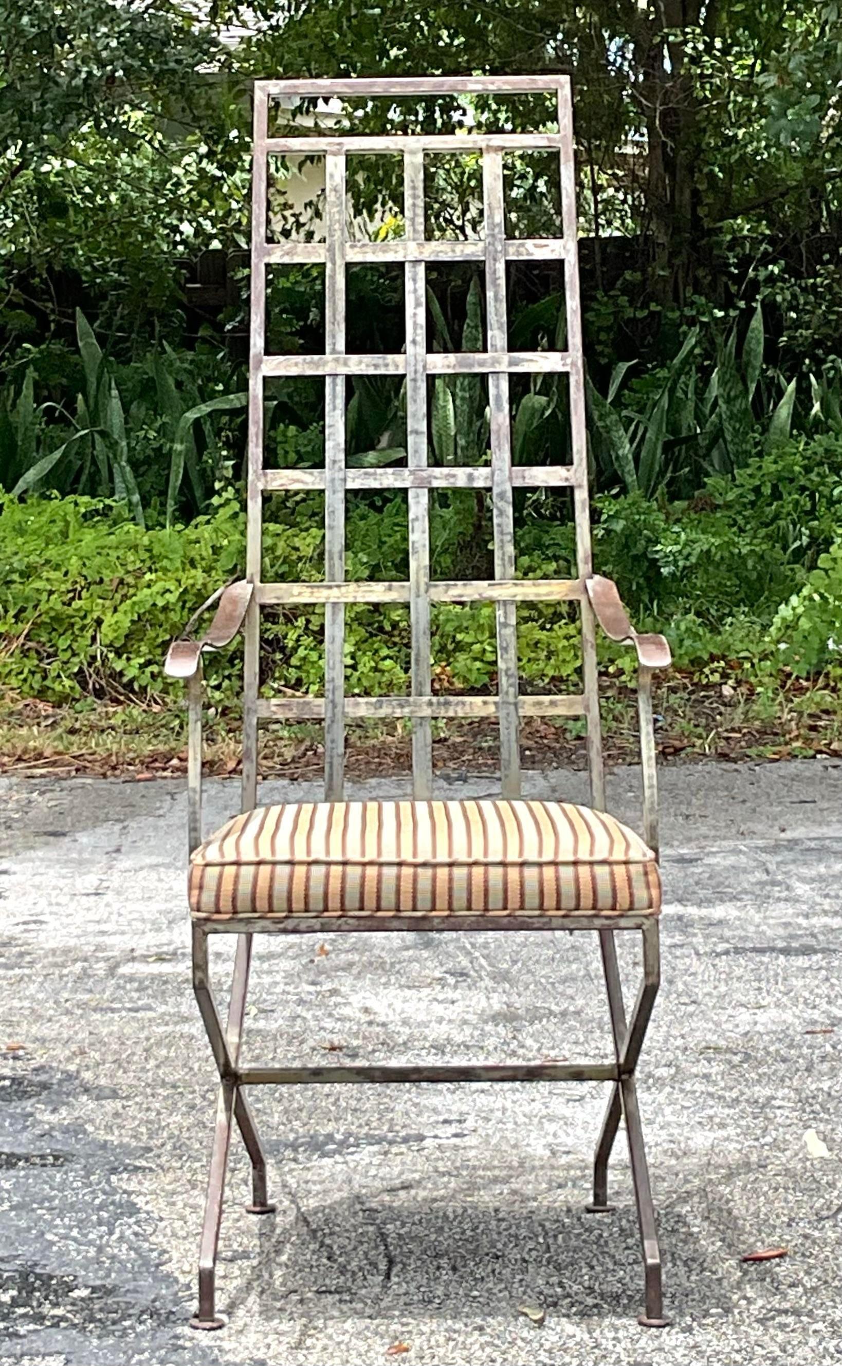Vintage Boho Patinated Schmiedeeisen Stuhl (amerikanisch) im Angebot