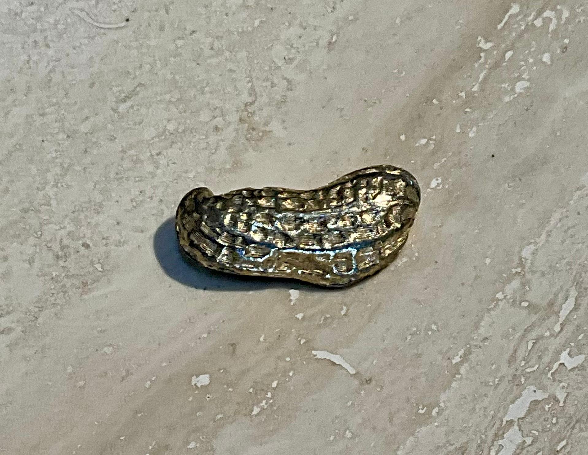 Add a quirky yet sophisticated touch to your accessory collection with this Vintage Boho Peanut Brooch. This whimsical, yet elegant piece captures the playful essence of bohemian style, featuring a finely detailed peanut design. Crafted with