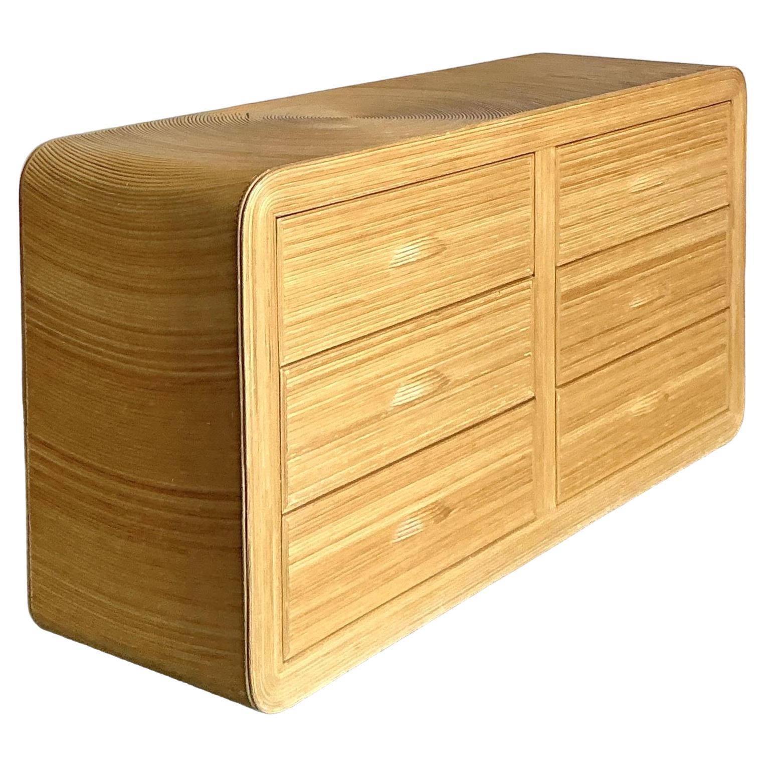 Cassettiera a cascata in stile bohémien con canne a matita