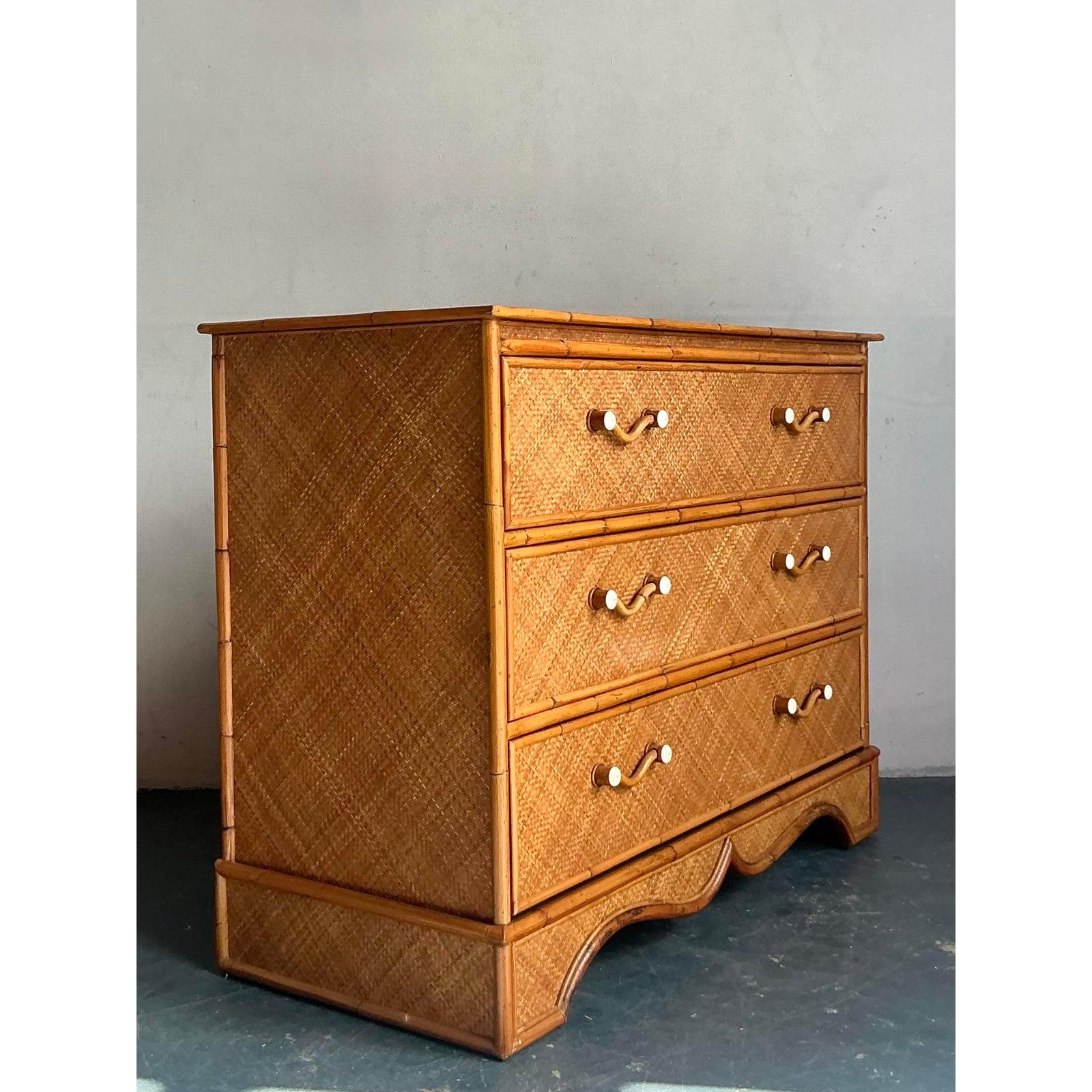Commode Vintage Boho Pierce Martin en rotin tressé en vente 4