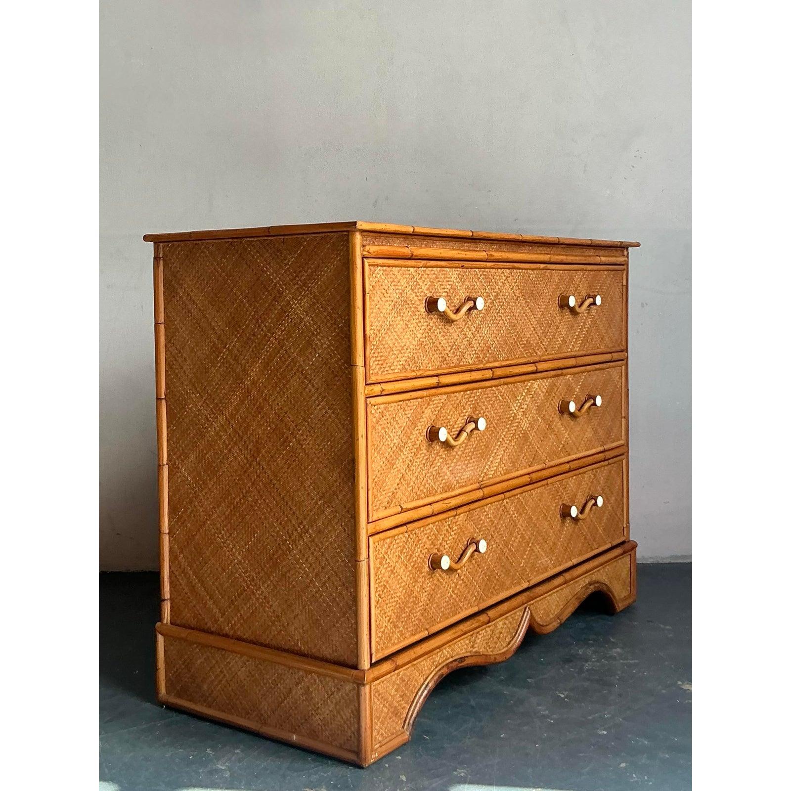 Commode Vintage Boho Pierce Martin en rotin tressé Bon état - En vente à West Palm Beach, FL