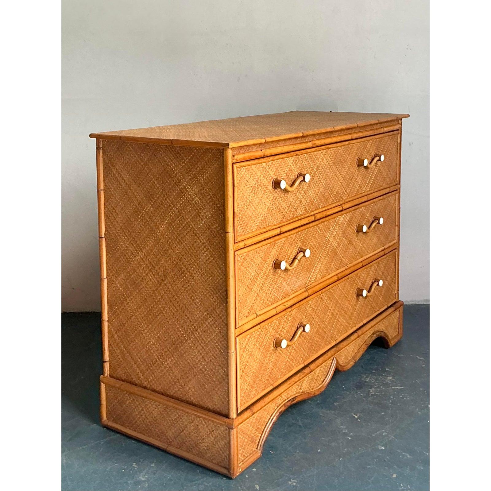 Commode Vintage Boho Pierce Martin en rotin tressé en vente 2