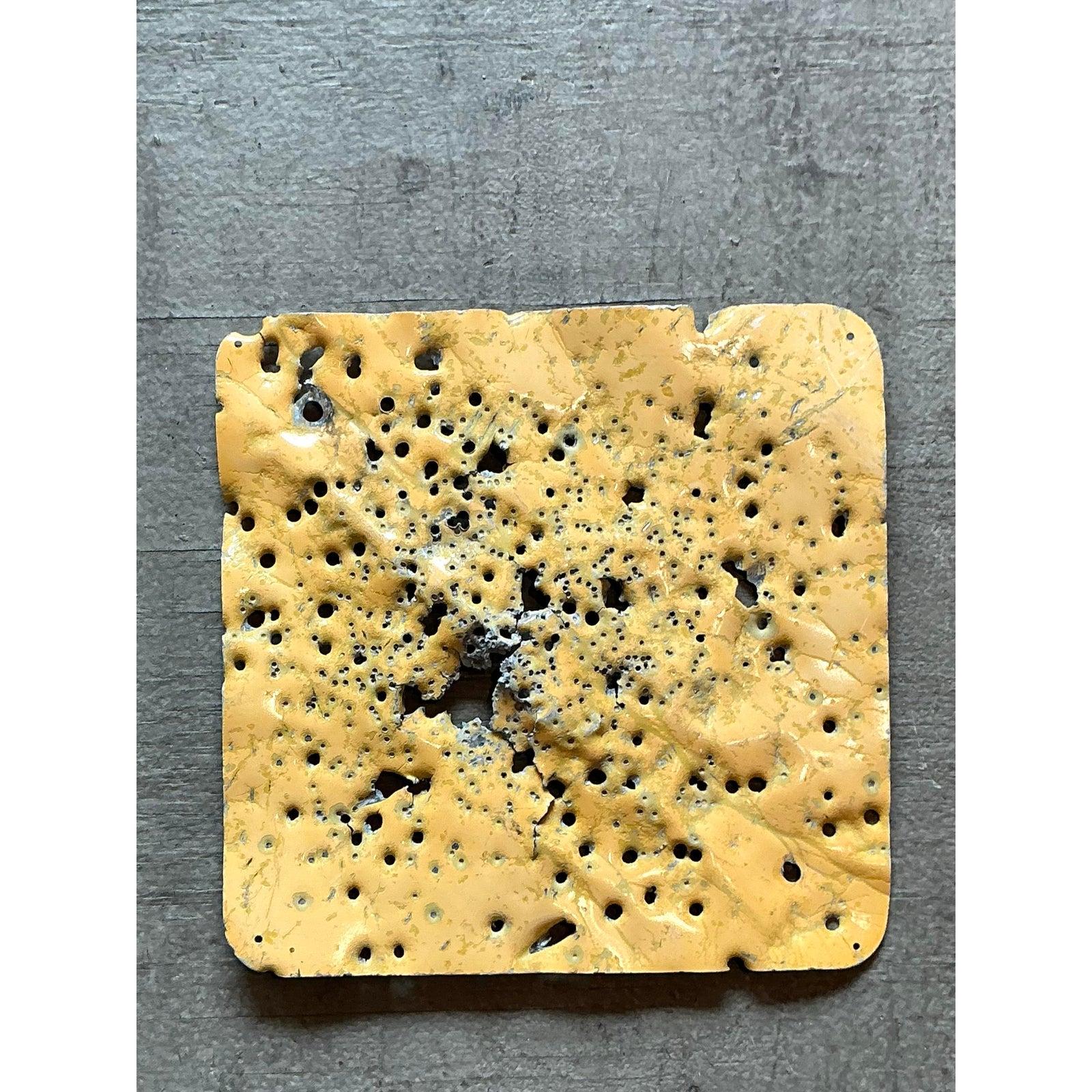 Vintage Boho durchbohrt Metall Wandskulptur (Industriell) im Angebot