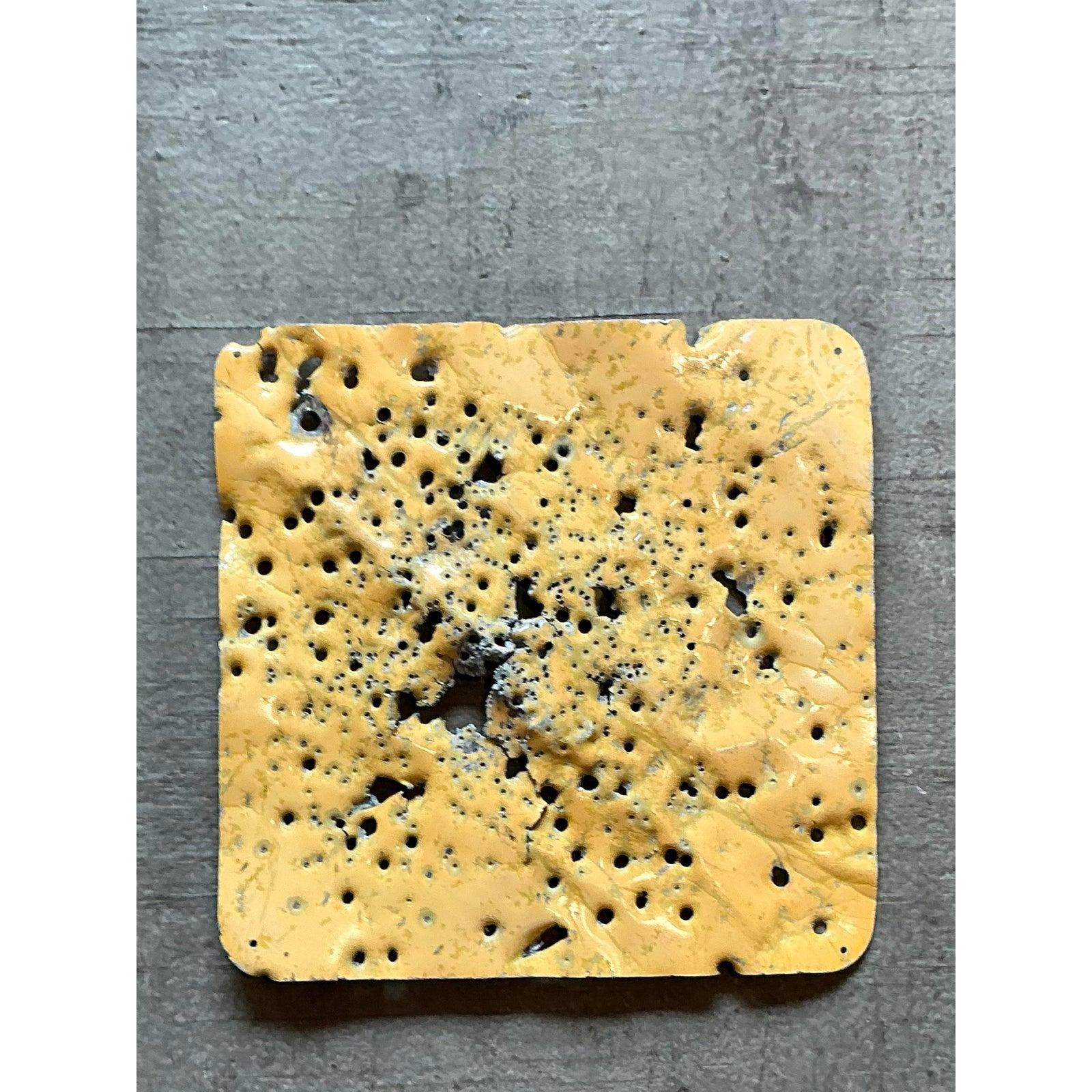 Vintage Boho durchbohrt Metall Wandskulptur (amerikanisch) im Angebot