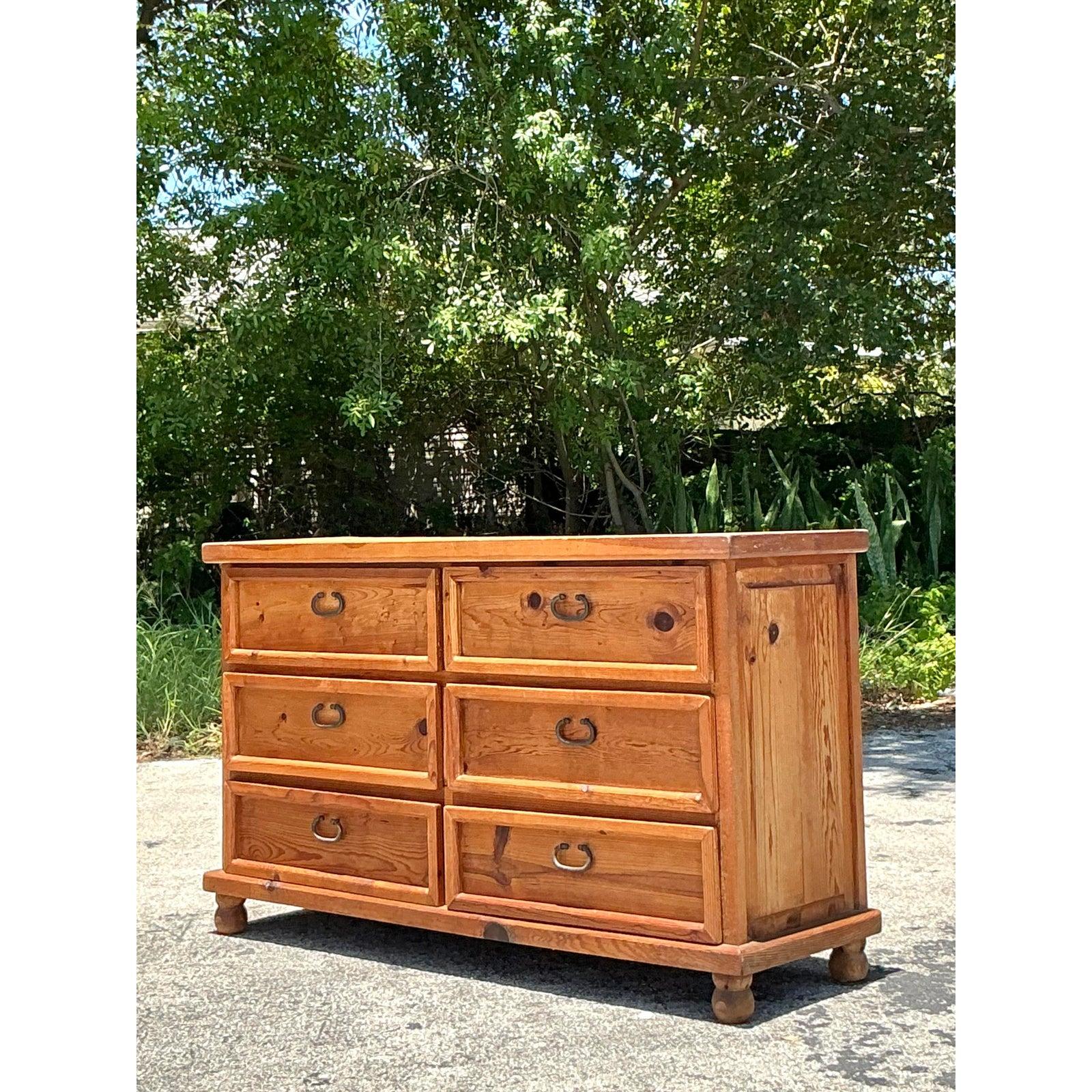 Vintage Boho Pine Dresser In condizioni buone in vendita a west palm beach, FL