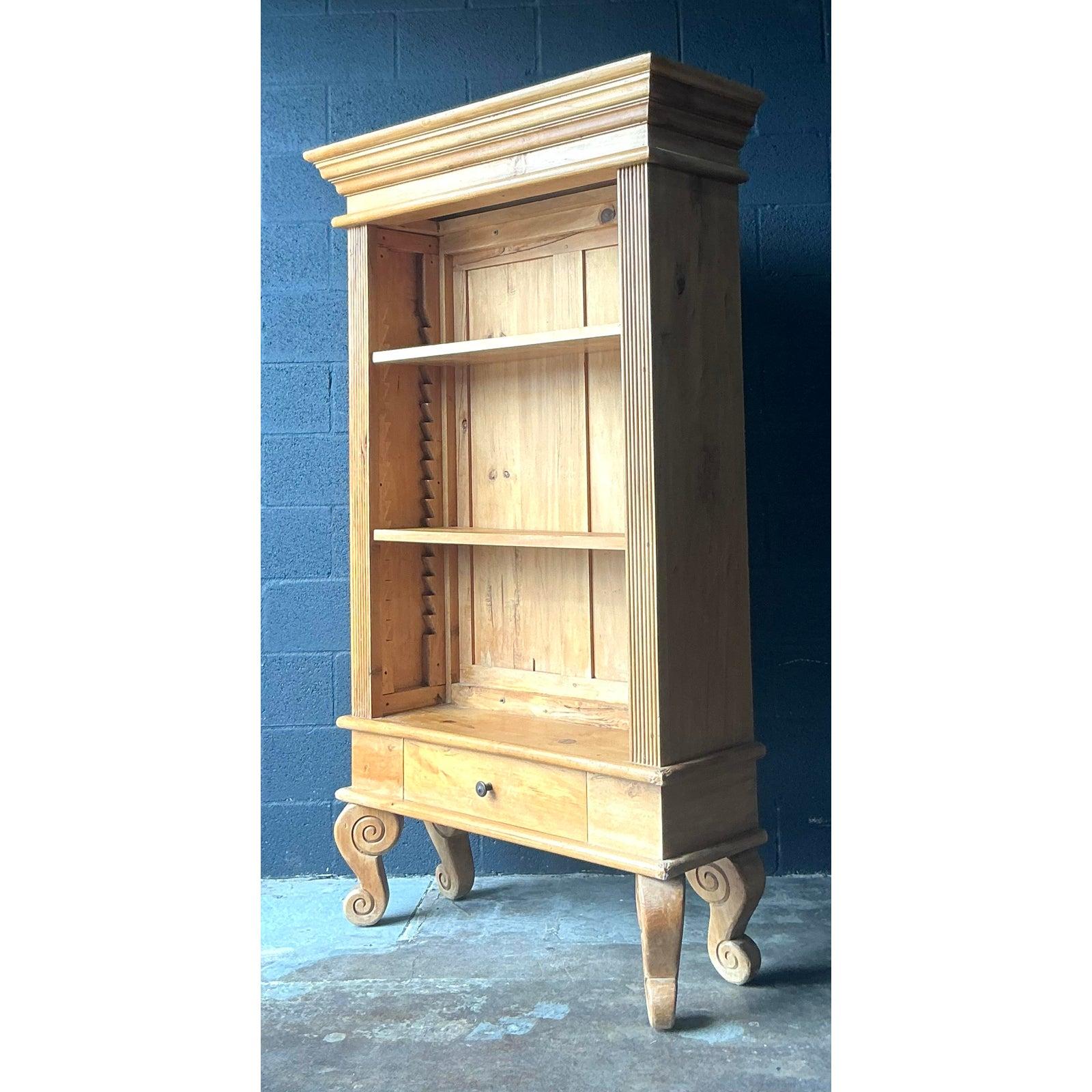 Etagère Vintage Boho en pin Bon état - En vente à West Palm Beach, FL