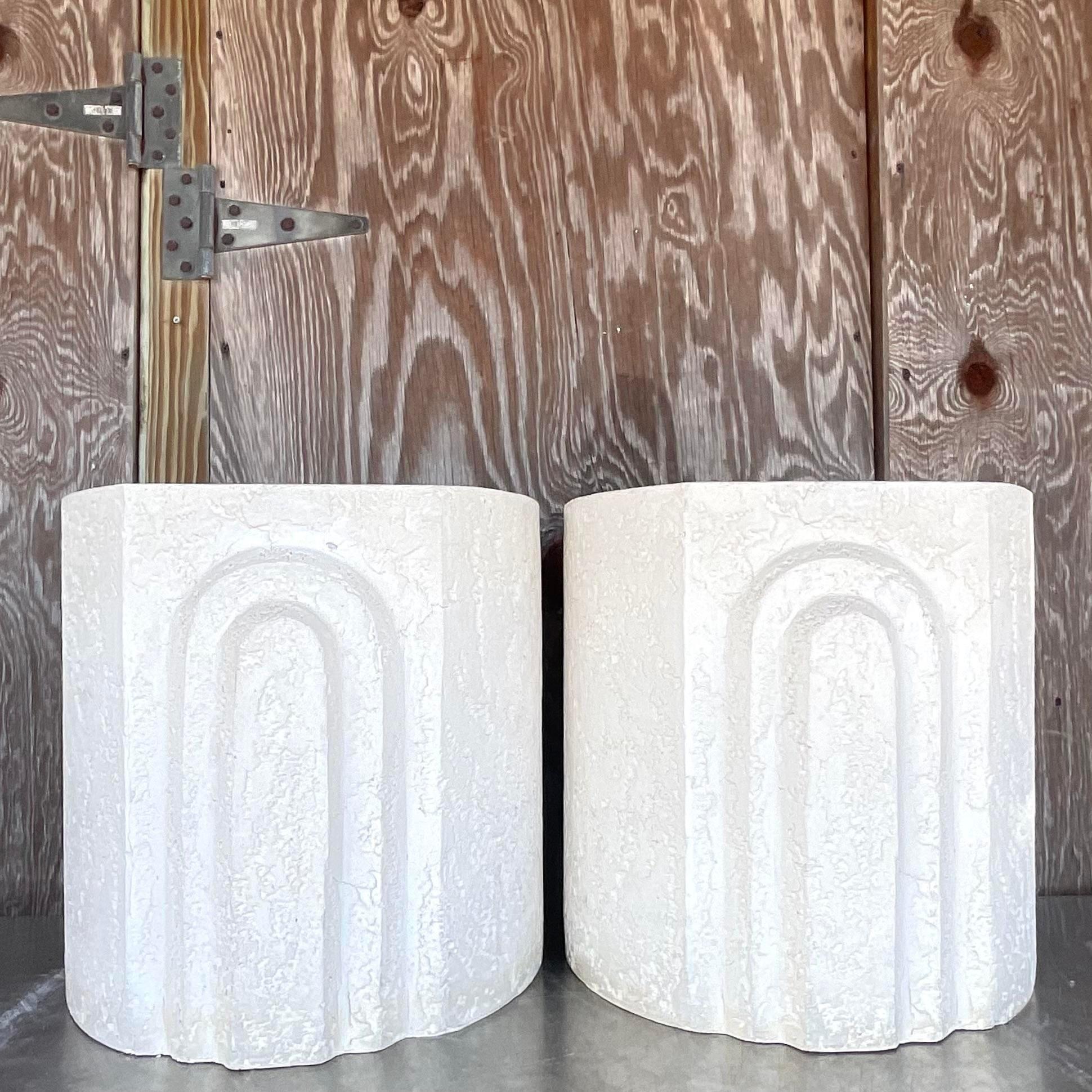 Pareja de Mesas Auxiliares de Arco de Yeso Vintage Boho siglo XX en venta