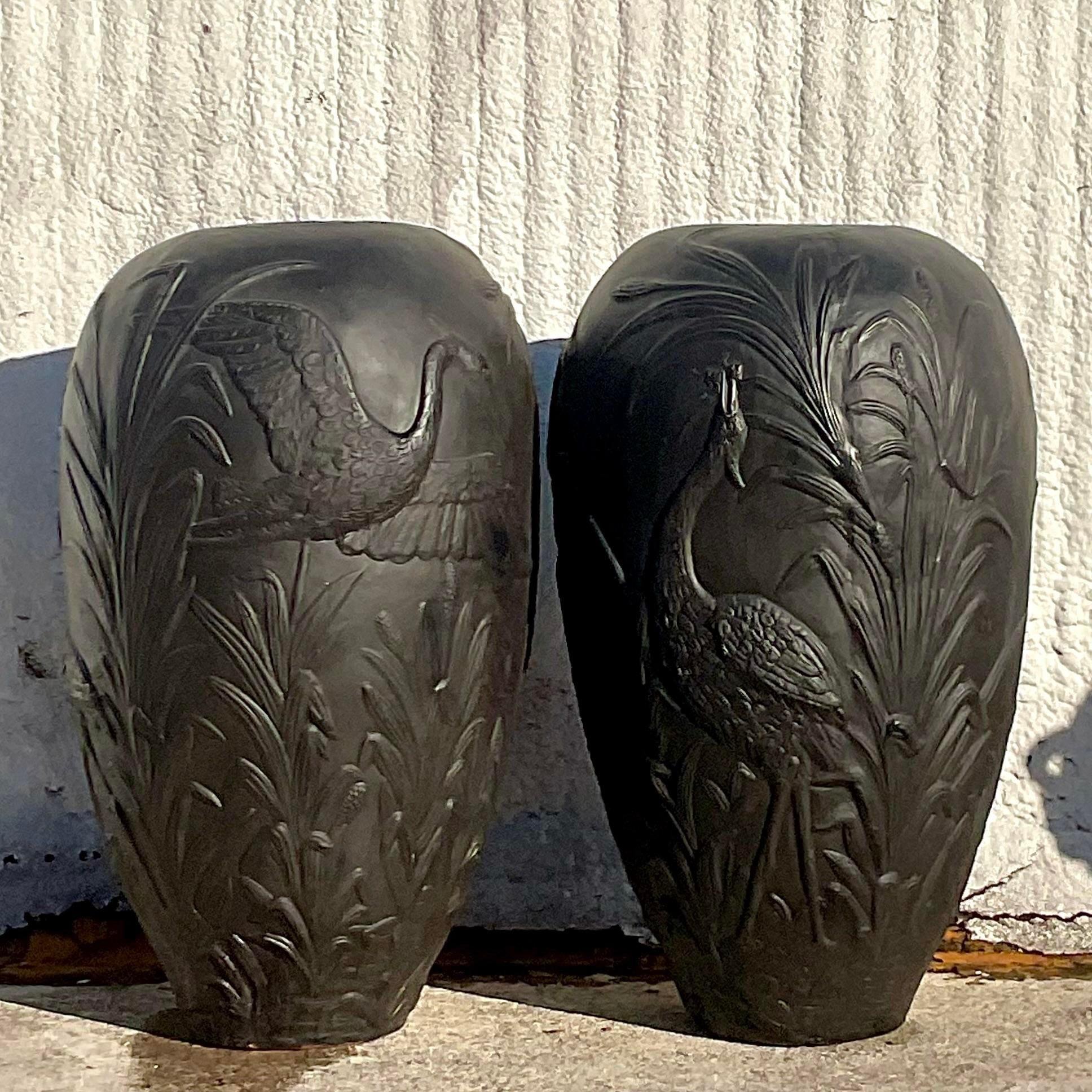 Vintage Boho Gips Relief Urnen - ein Paar (amerikanisch) im Angebot