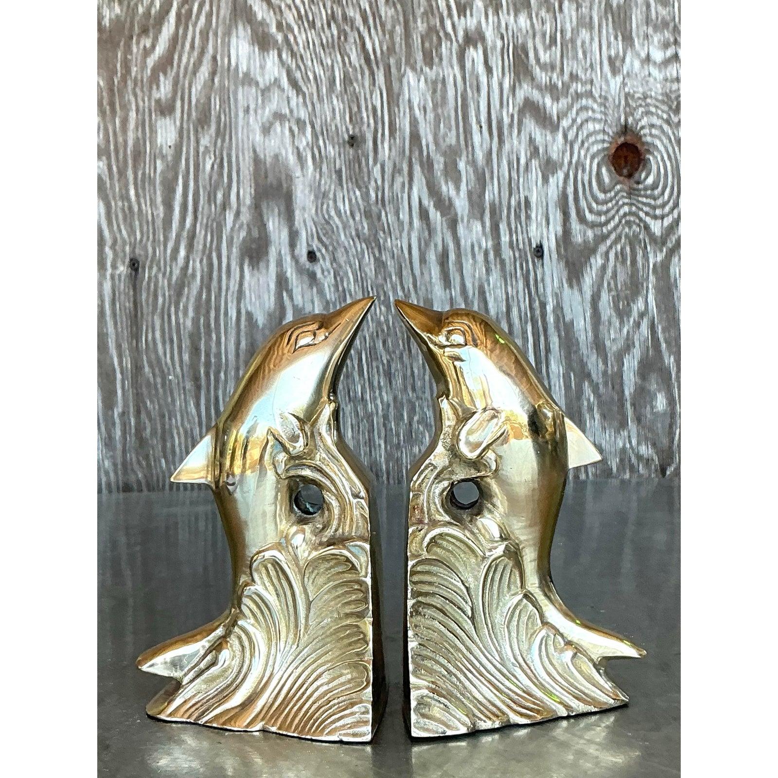 Vintage Boho poliertem Messing Delphin Buchstützen - ein Paar (Indisch) im Angebot