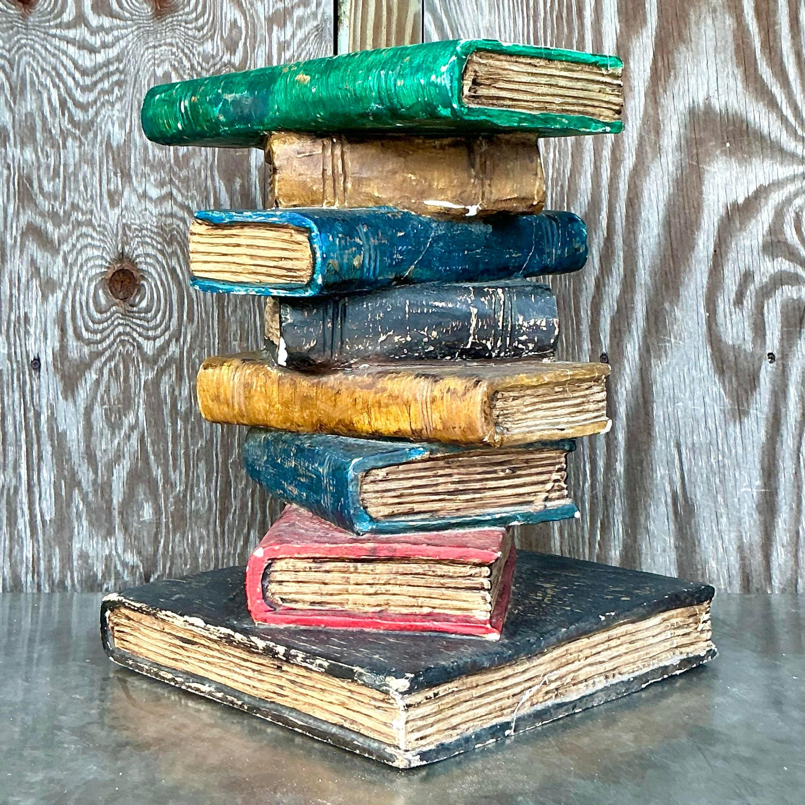 Américain Table d'appoint Boho polychrome empilée de livres en vente