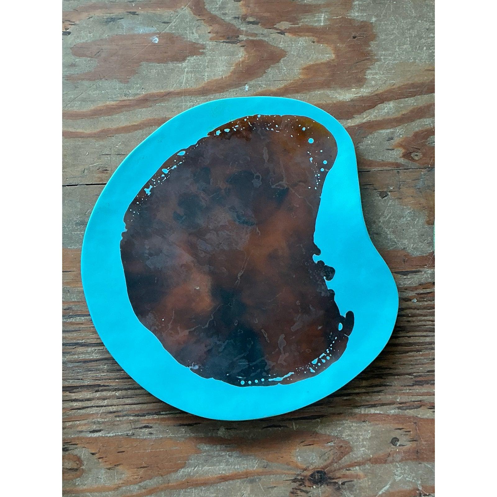 Mid-Century moderno Piatto vintage in resina colata Boho con dettagli di pittura astratta in vendita