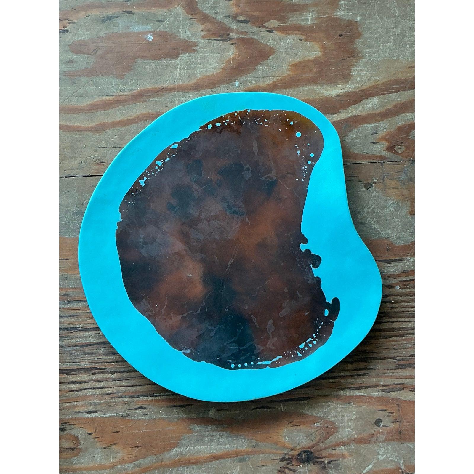Piatto vintage in resina colata Boho con dettagli di pittura astratta In condizioni buone in vendita a West Palm Beach, FL
