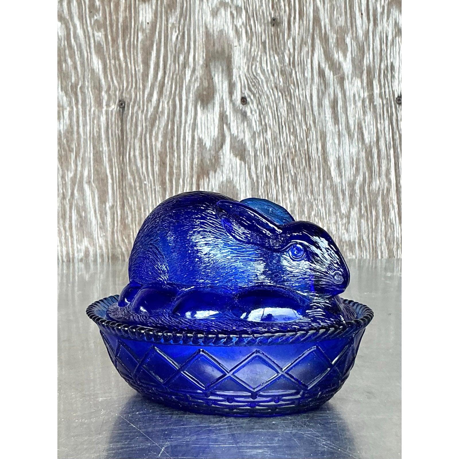 Américain Plat à bibelots Vintage Boho en verre pressé avec couvercle en forme de lapin en vente