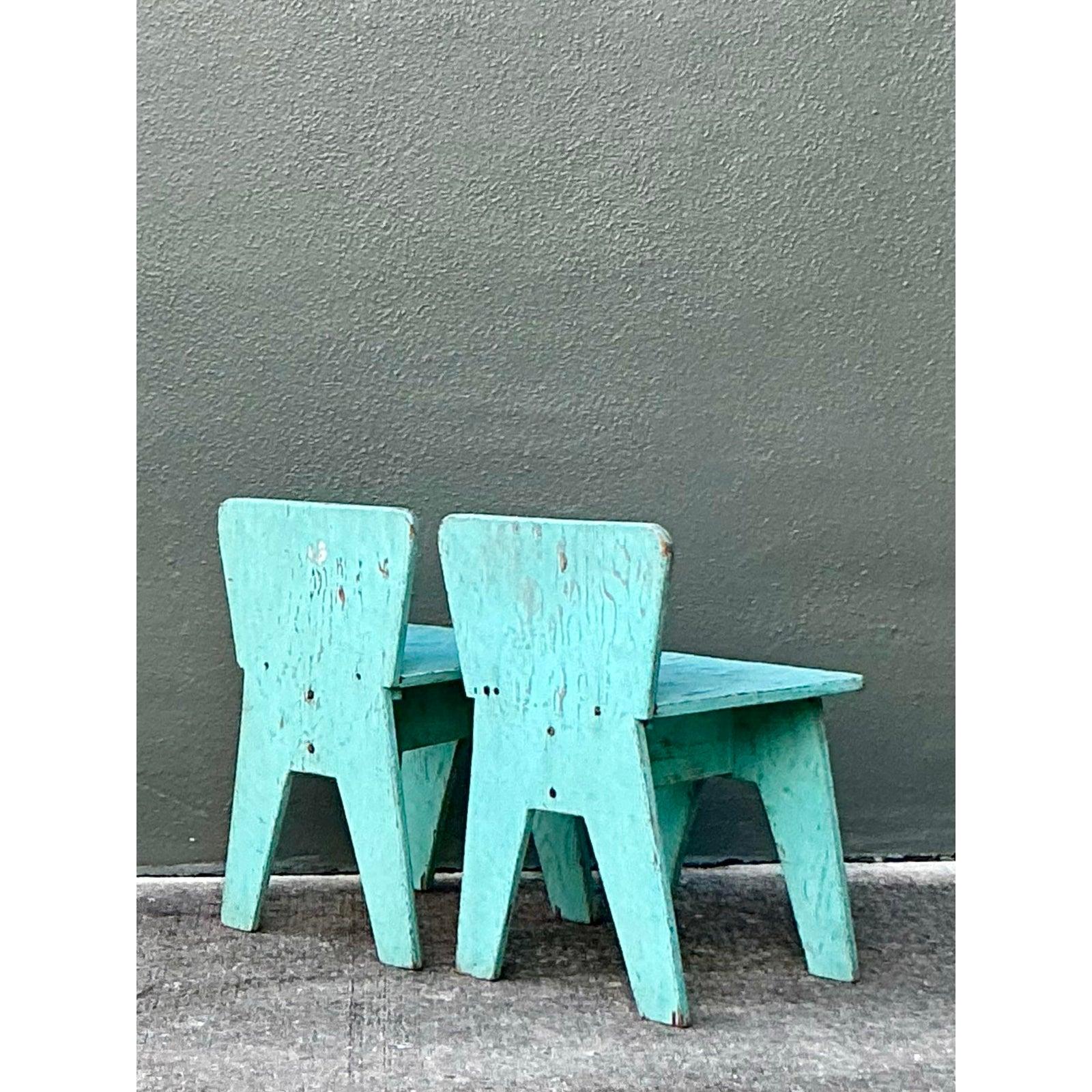 Artisanat Chaises basses vintage boho primitives - une paire en vente