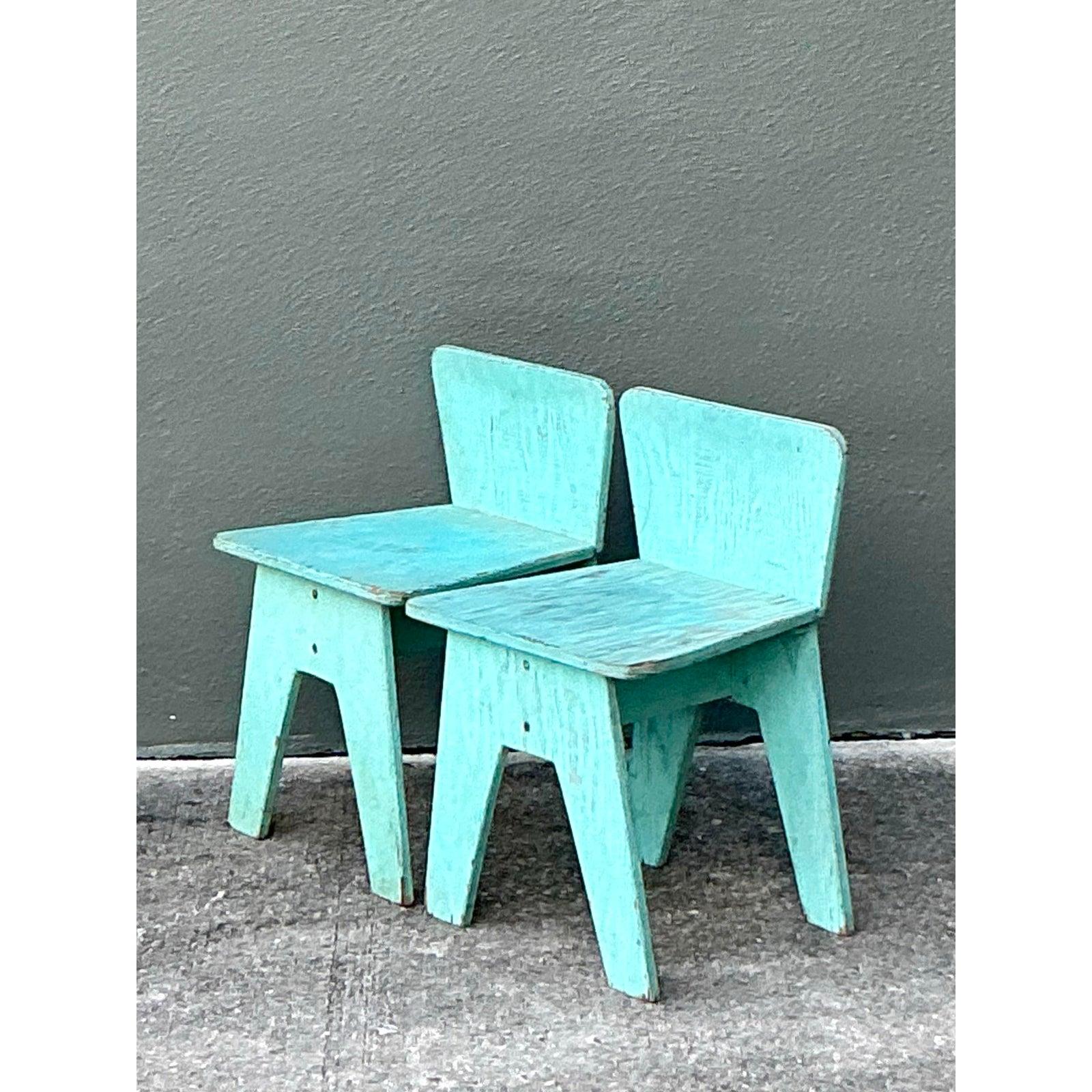 Bois Chaises basses vintage boho primitives - une paire en vente