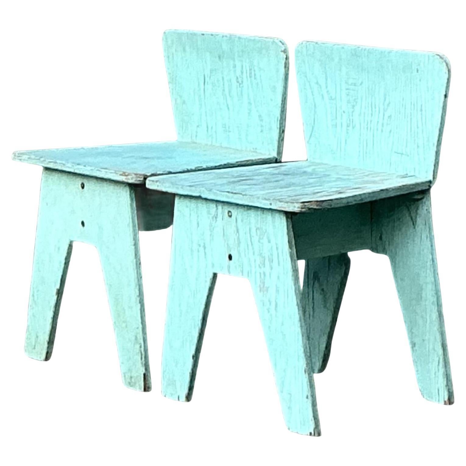 Chaises basses vintage boho primitives - une paire en vente
