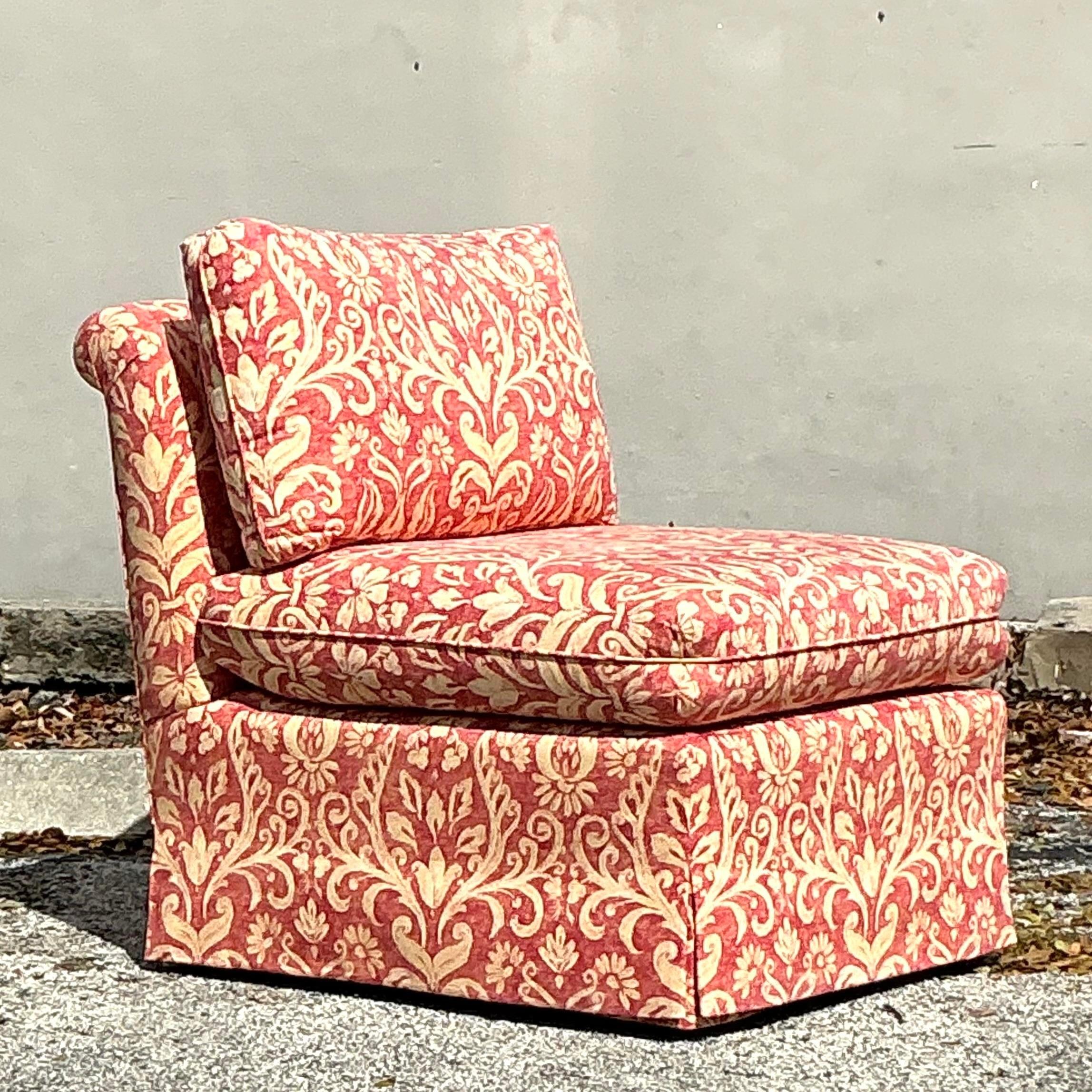Introduisez un charme intemporel dans votre espace avec cette chaise pantoufle Fleur de Lys imprimée Vintage Boho. Tapissée d'un motif Fleur de Lys magnifiquement détaillé, cette chaise dégage un mélange d'élégance bohème et d'inspiration française.