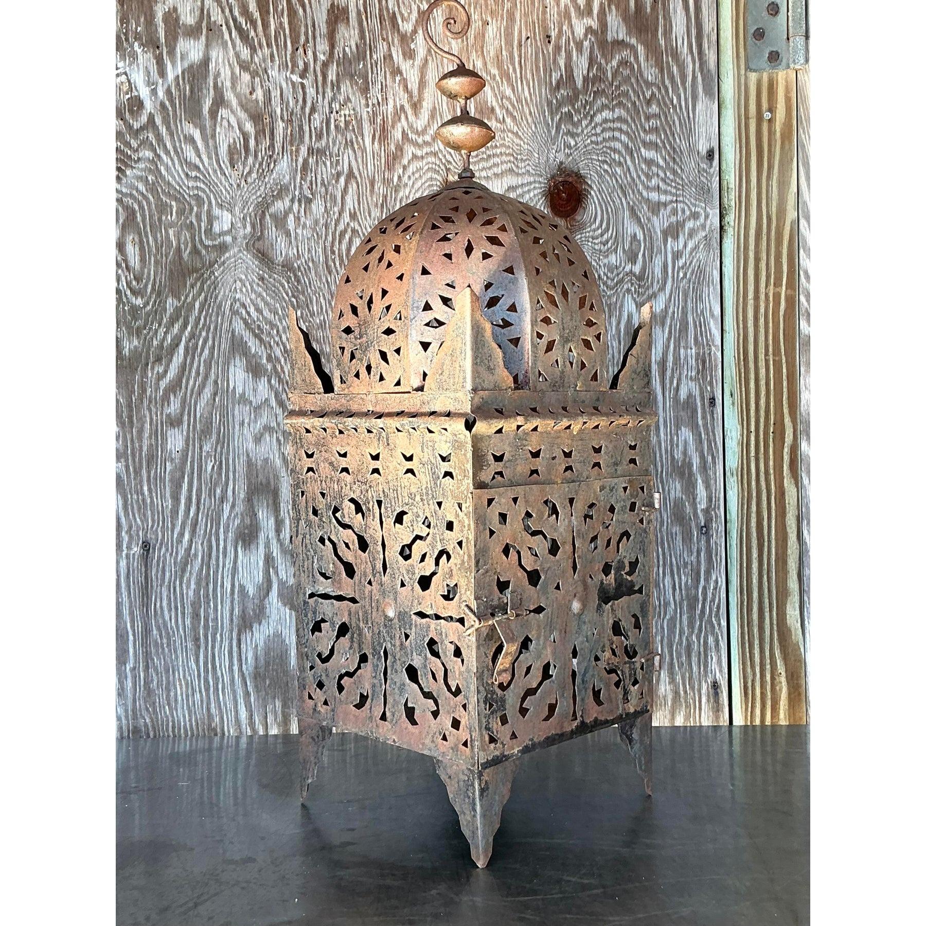 Rustico Lanterna vintage in metallo con taglio a punzone Boho in vendita