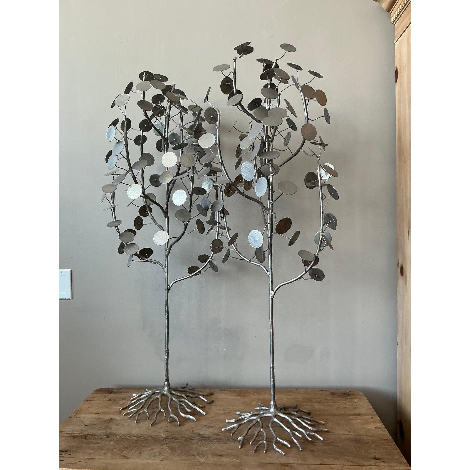 Mid-Century moderno Alberi vintage in metallo tagliato a punzone - Una coppia in vendita