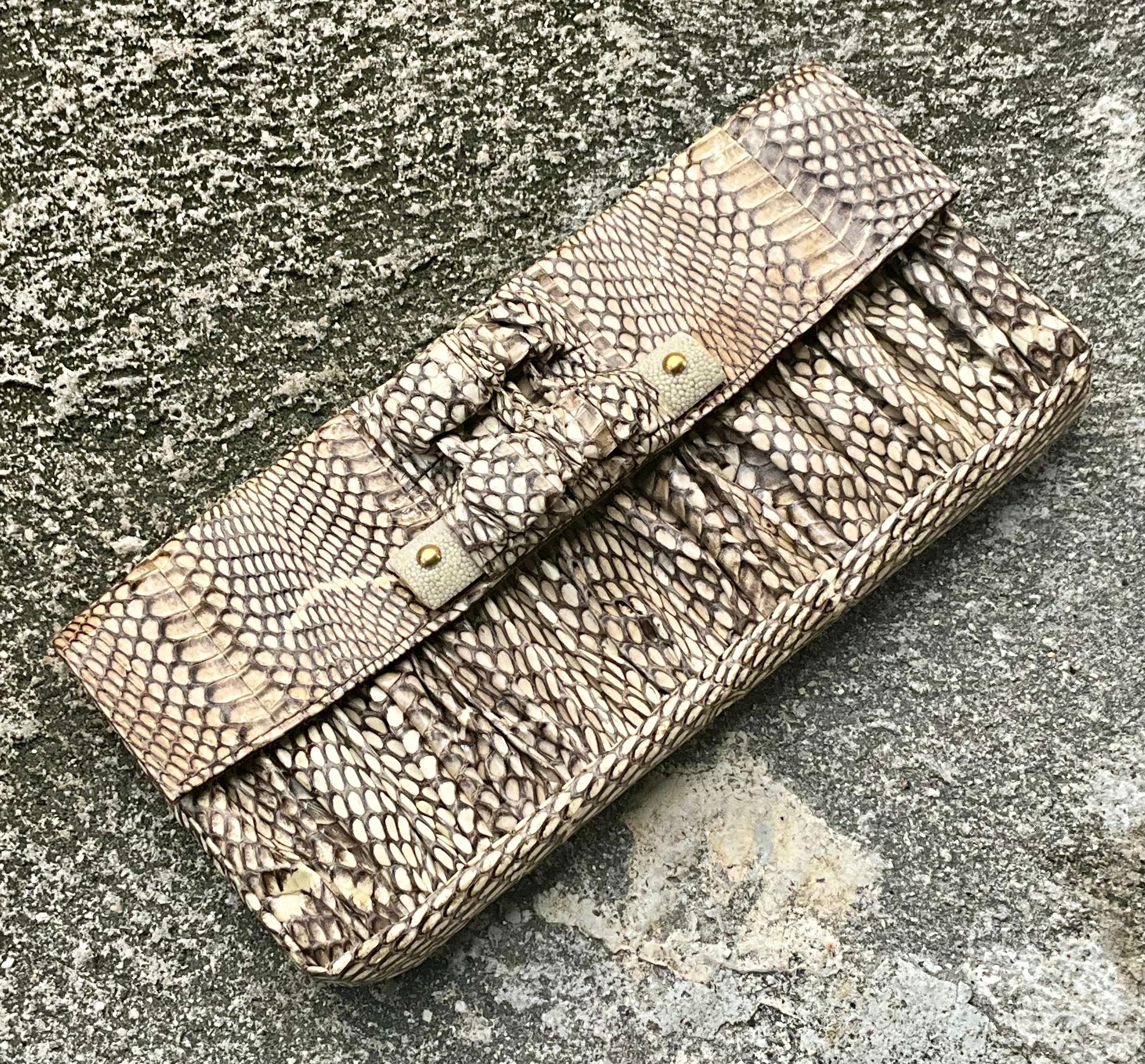 Vintage Boho R & Y Augousti Snake Skin Clutch Purse In Good Condition For Sale In Lake Worth Beach, FL