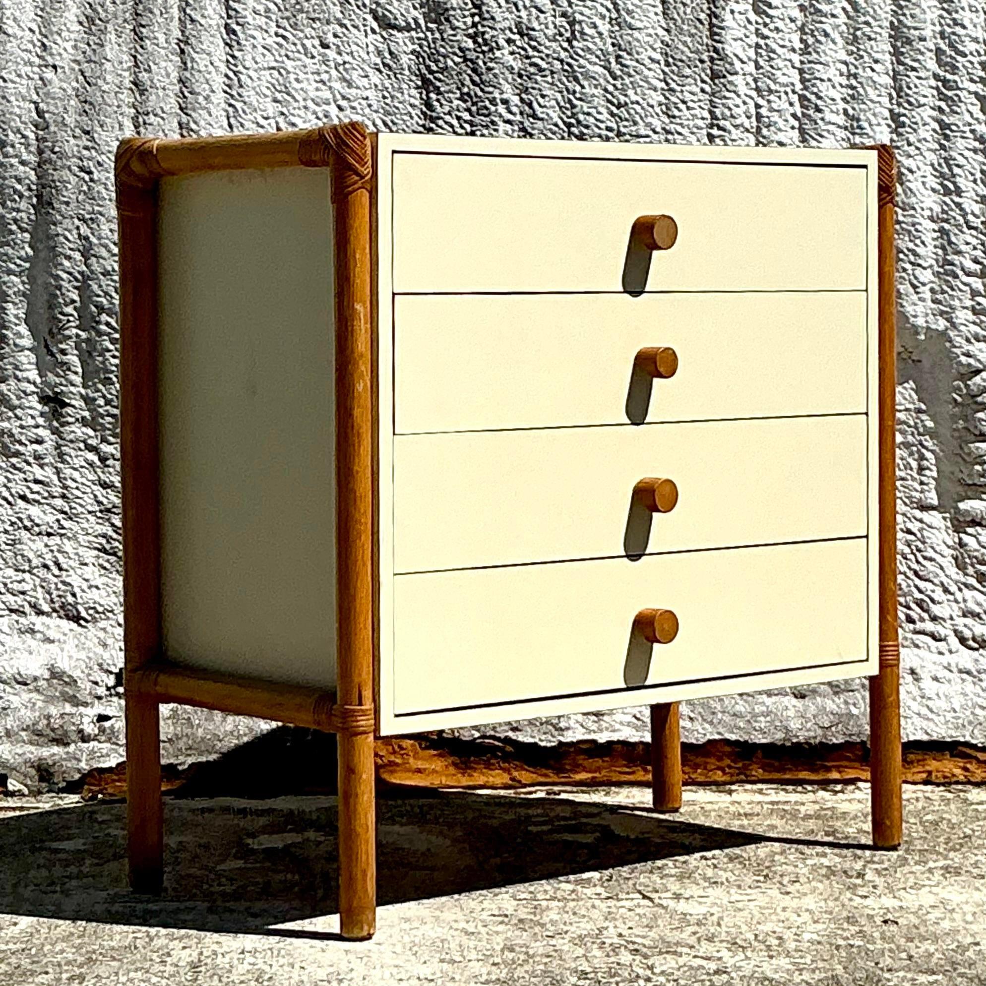 Nordamericano Cassettiera vintage in rattan e laminato Boho in vendita