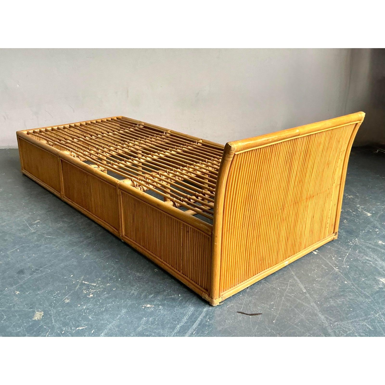 Lit de jour Vintage Boho en rotin Bon état - En vente à West Palm Beach, FL