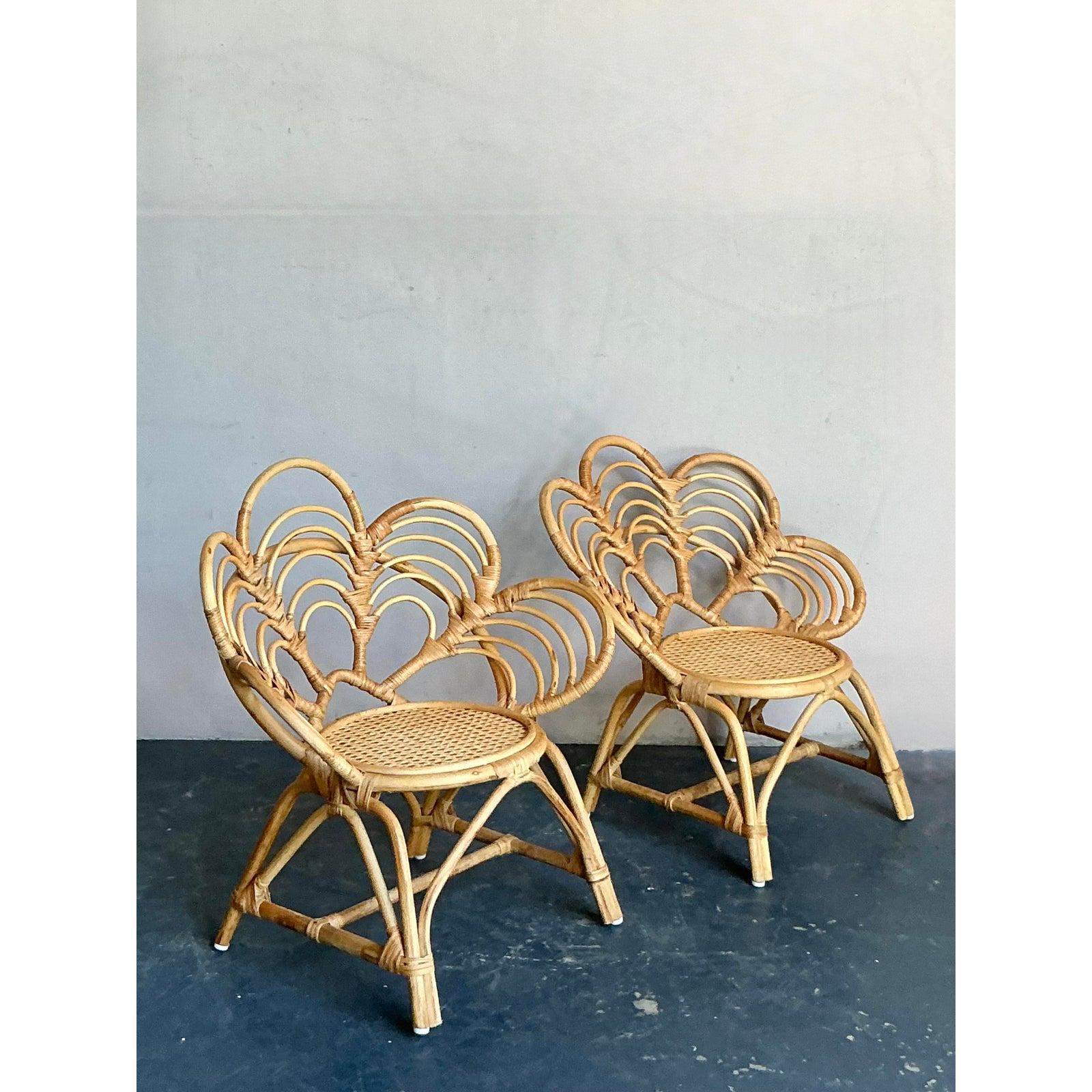 Sedia per bambini in rattan vintage a fiori - Una coppia In condizioni buone in vendita a West Palm Beach, FL
