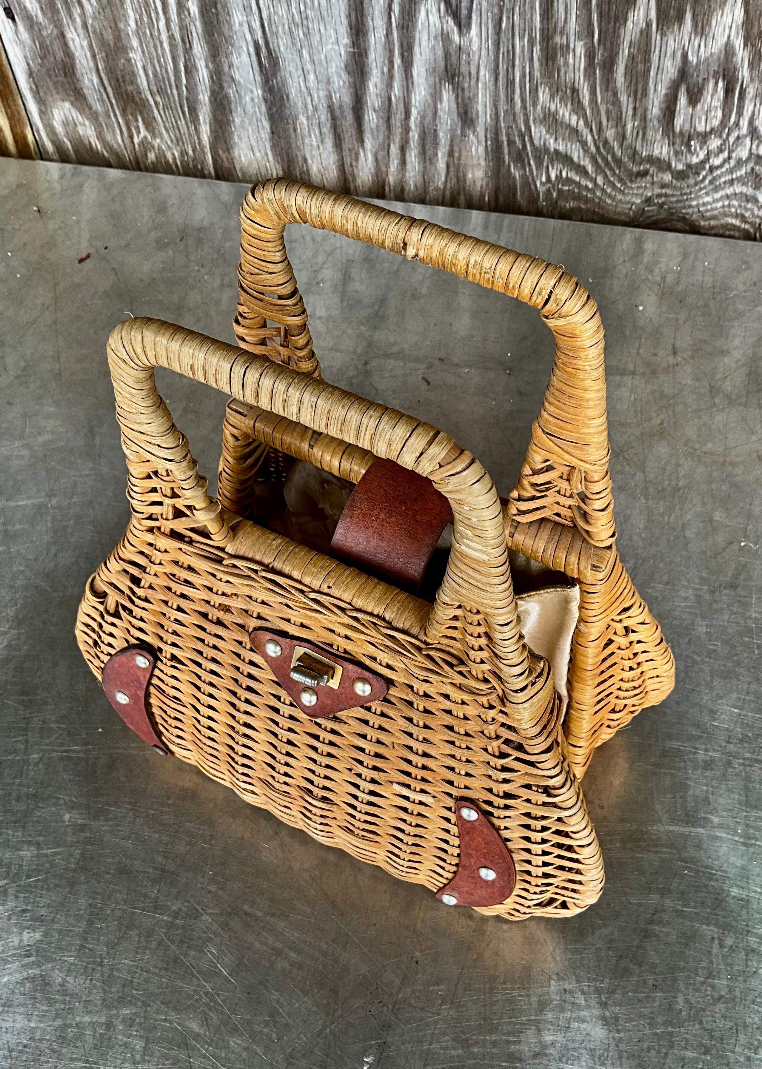 Vintage Boho Rattan Handbag In Good Condition In Lake Worth Beach, FL