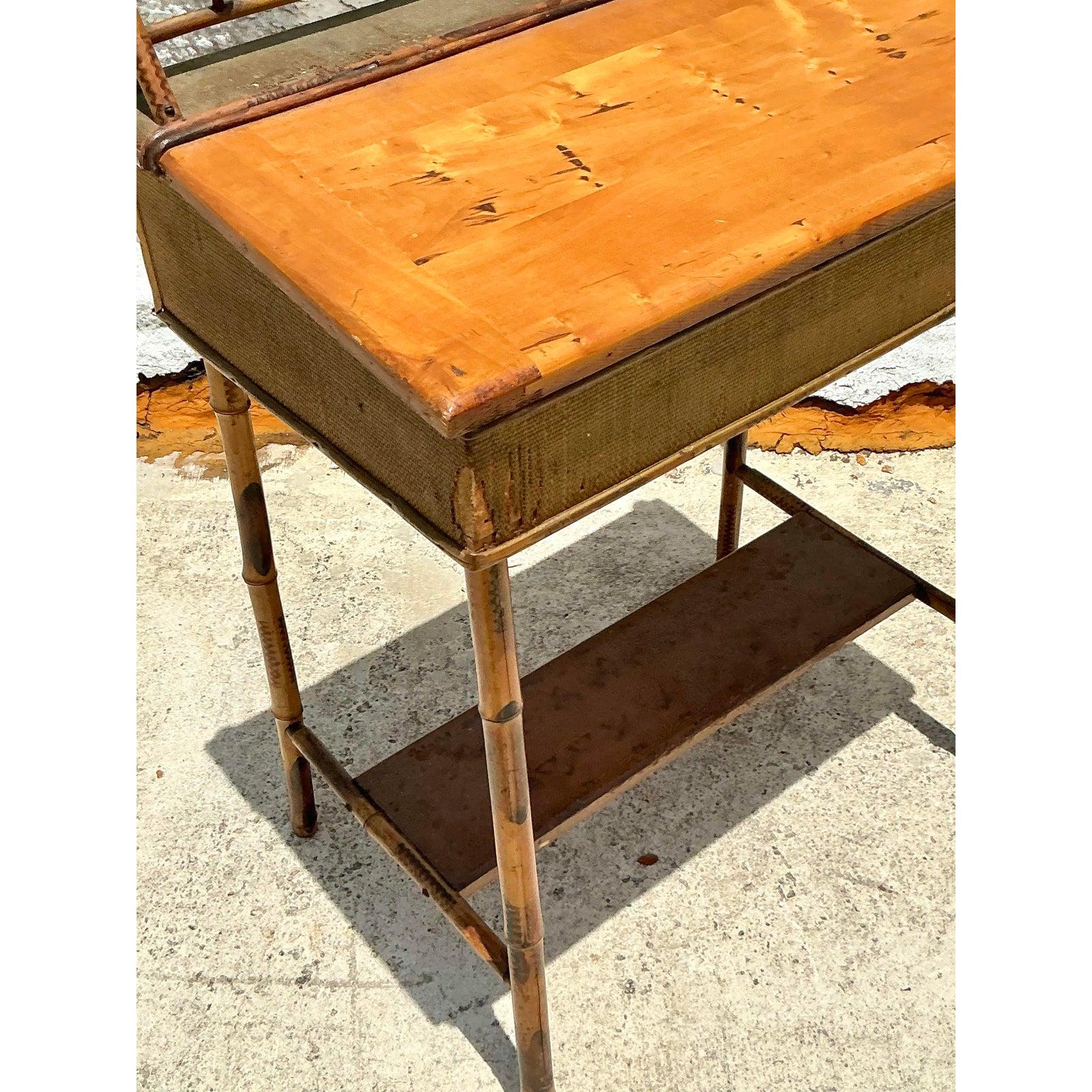 Scrivania lift top in rattan vintage Boho In condizioni buone in vendita a west palm beach, FL