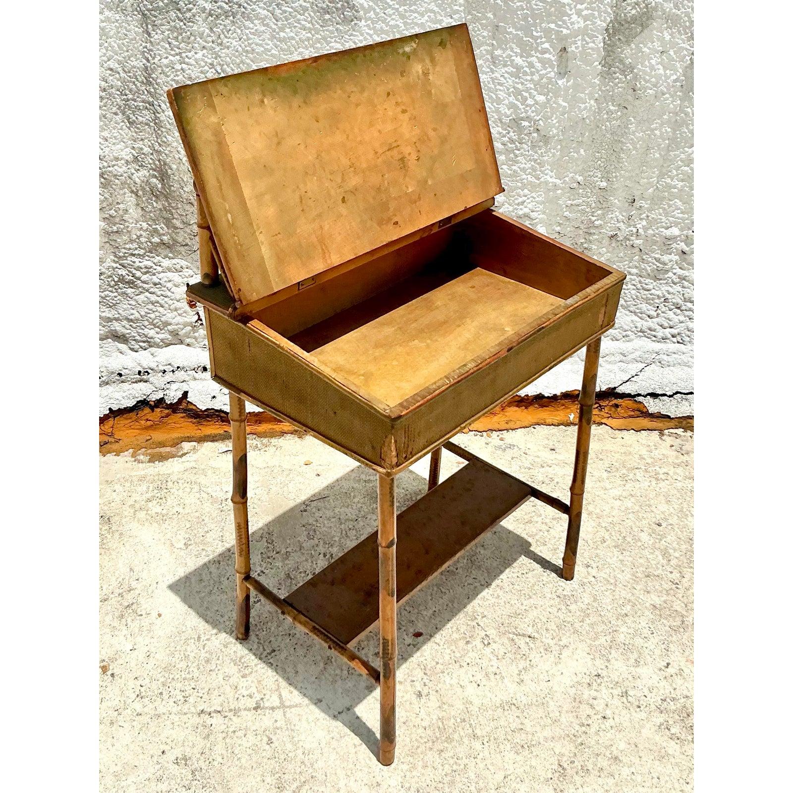 Scrivania lift top in rattan vintage Boho in vendita 1