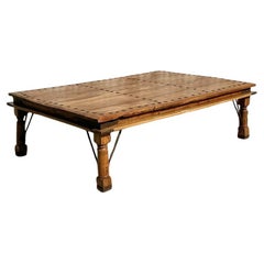 Tavolino da caffè con testa di chiodo in legno riciclato vintage Boho