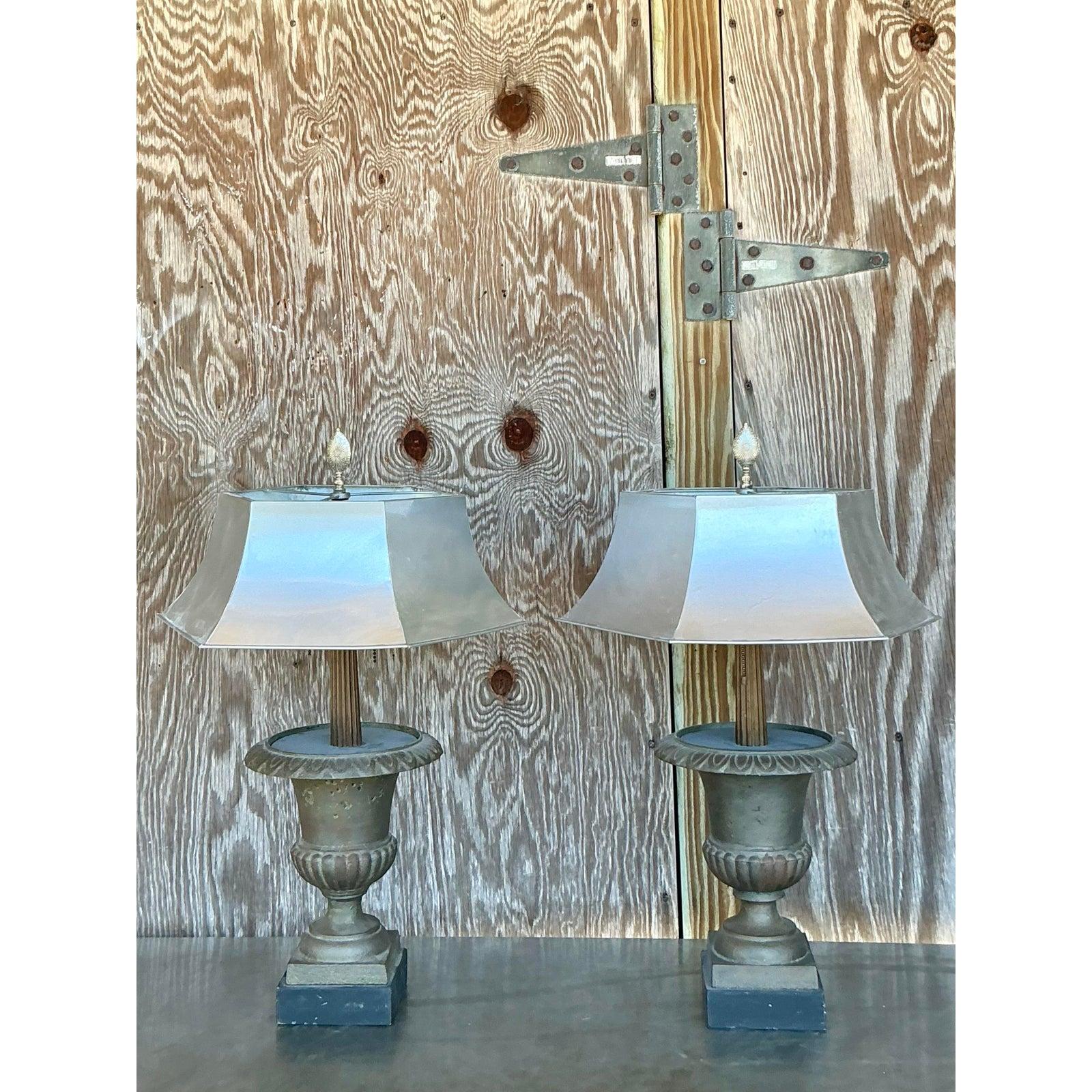 Lampe Urne Boho Remaudier avec abat-jour en métal - Paire en vente 1