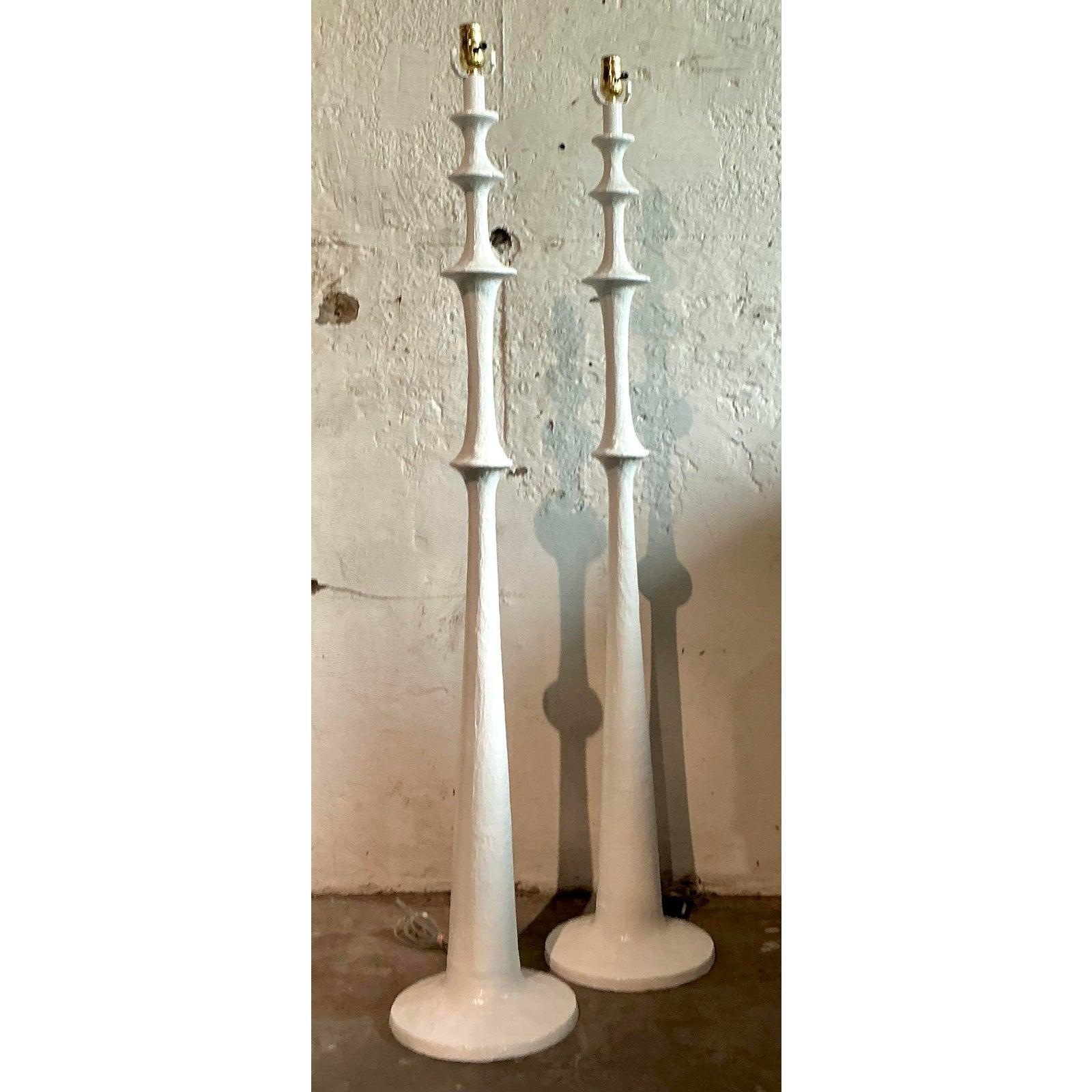 Americano Lampade da terra vintage con anelli boho - Una coppia in vendita