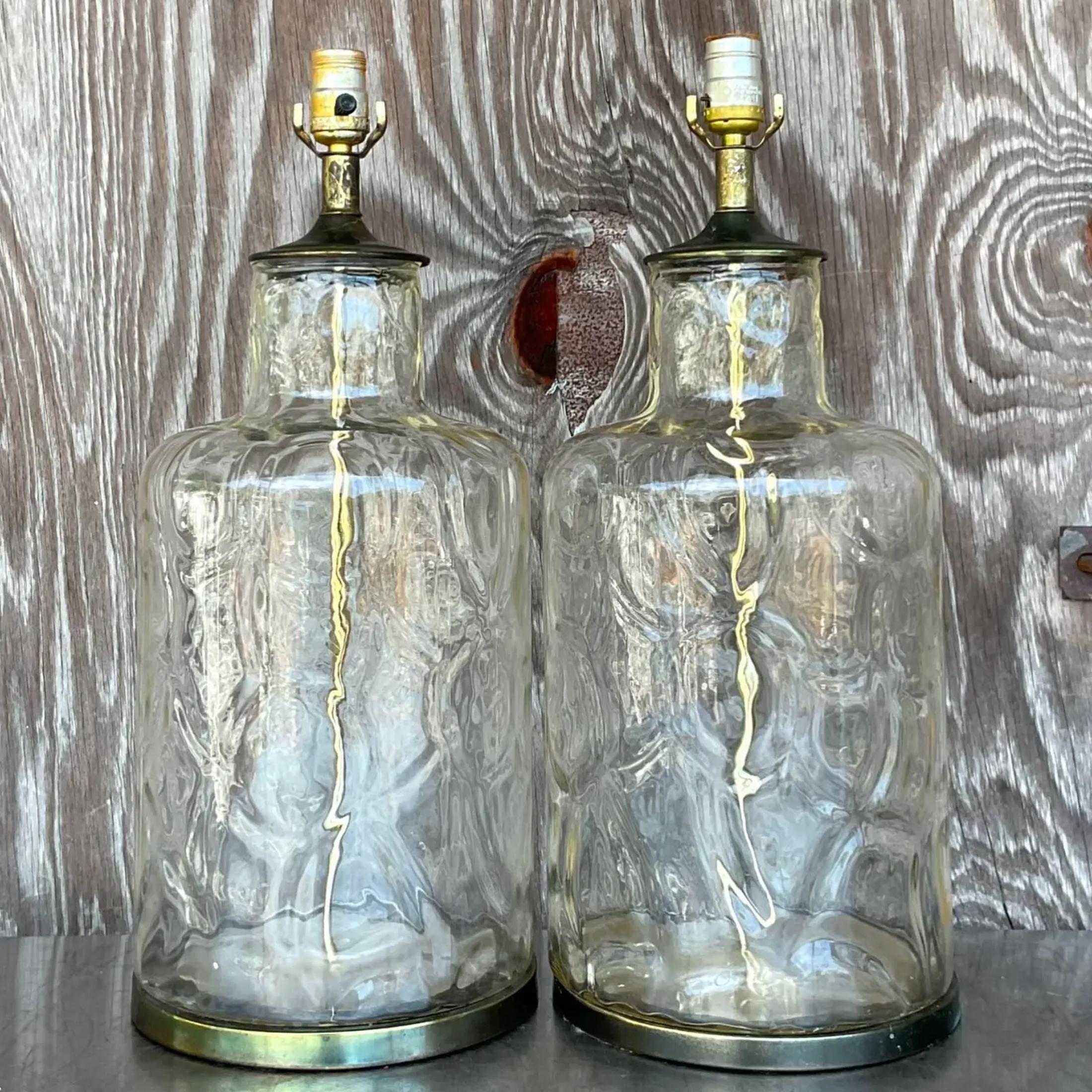 Paar Boho Ripple-Glas-Tischlampen im Vintage-Stil (amerikanisch) im Angebot