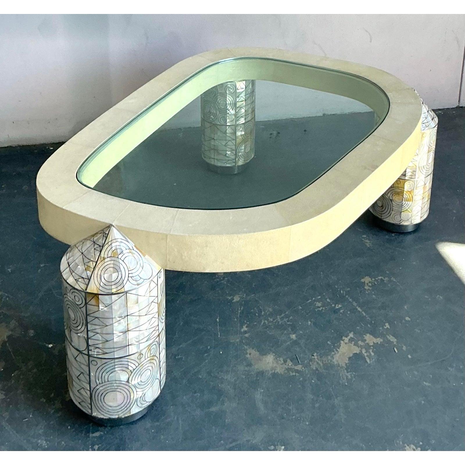 Mesa de centro vintage boho Ron Seff de nácar Regencia de Hollywood en venta
