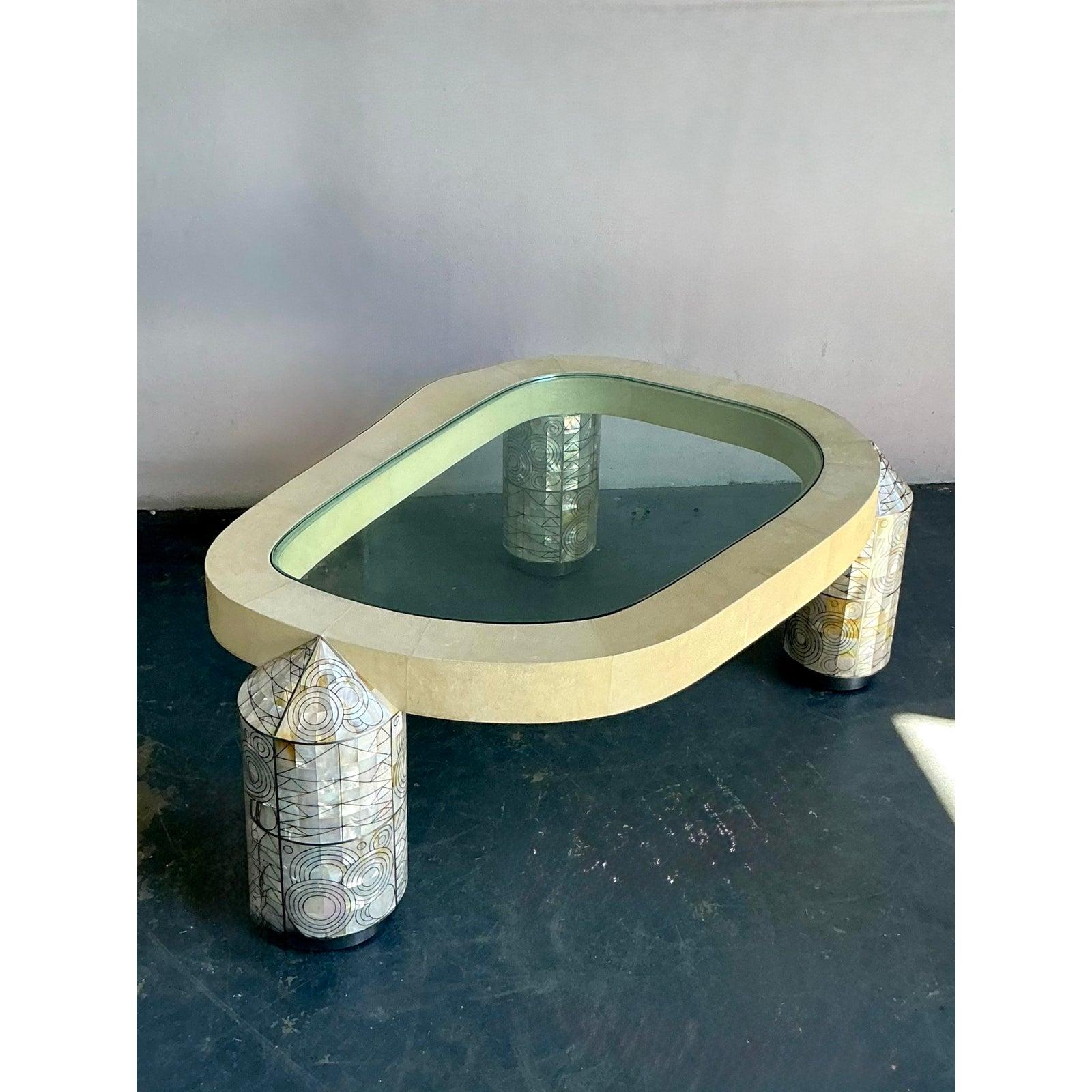 Mesa de centro vintage boho Ron Seff de nácar Estadounidense en venta
