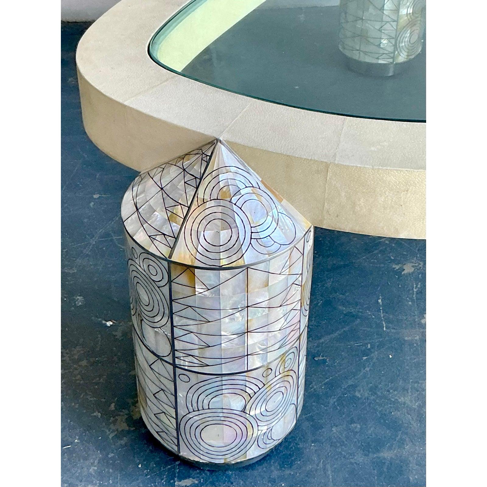 Mesa de centro vintage boho Ron Seff de nácar en venta 1