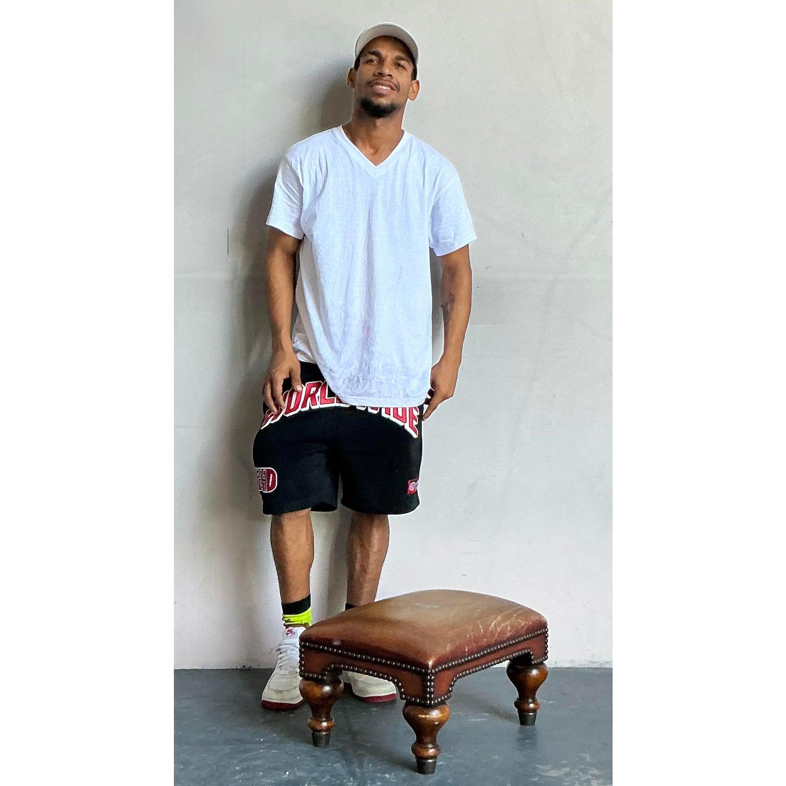 Britannique Vintage Boho Royal Crest Leather Footstool en vente