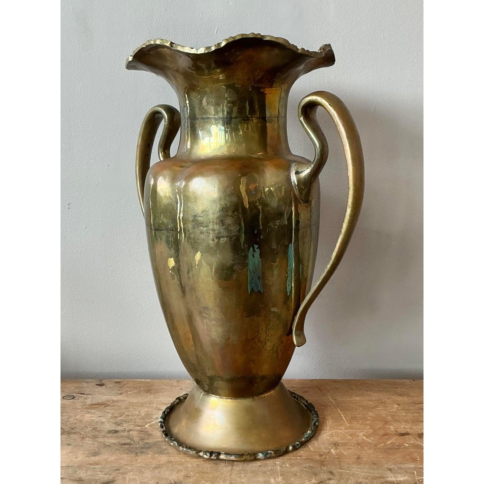 Rustico Vaso d'ottone con volant bohémien d'epoca in vendita